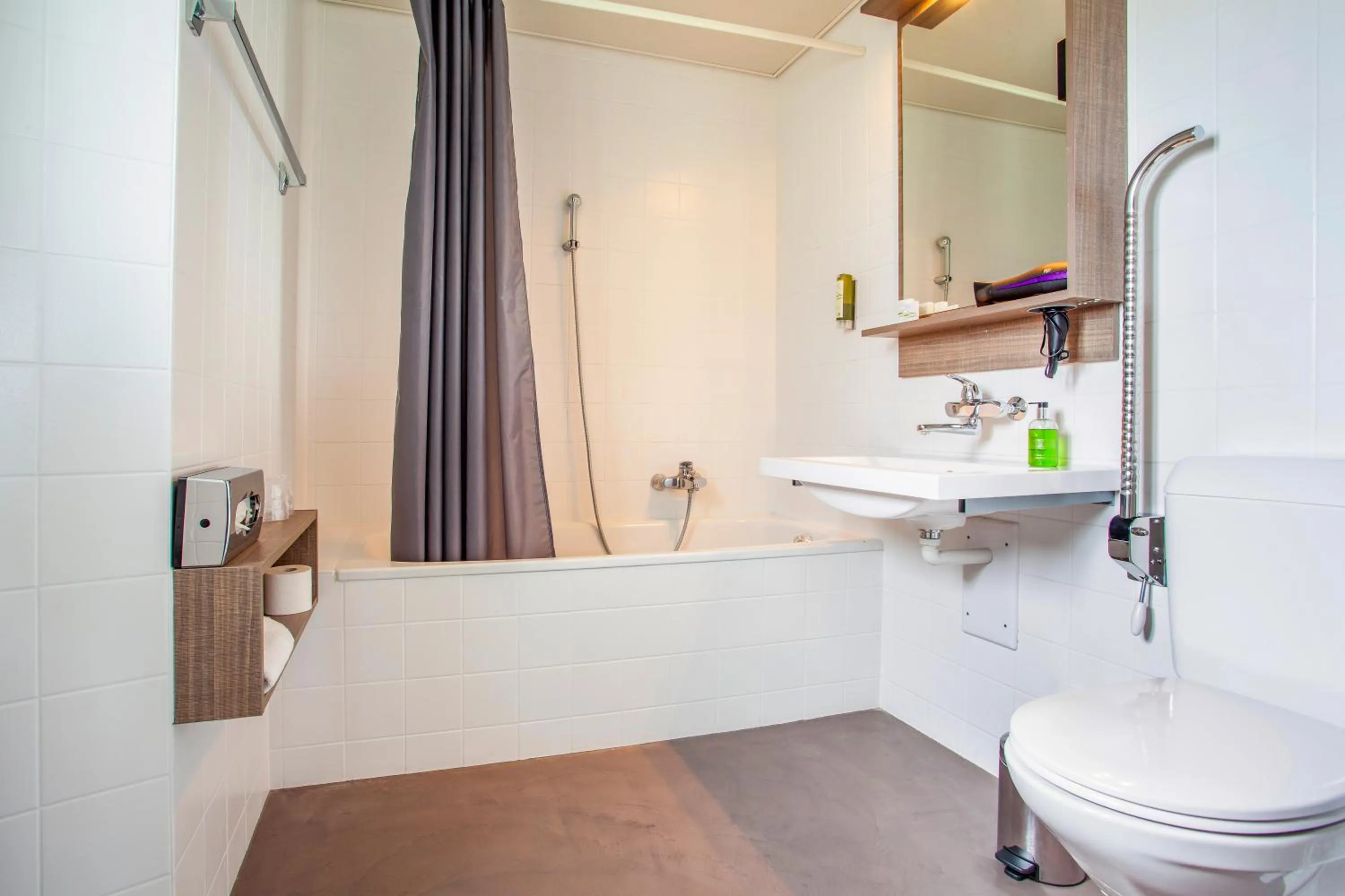 Bathroom in Hotel La Longeraie