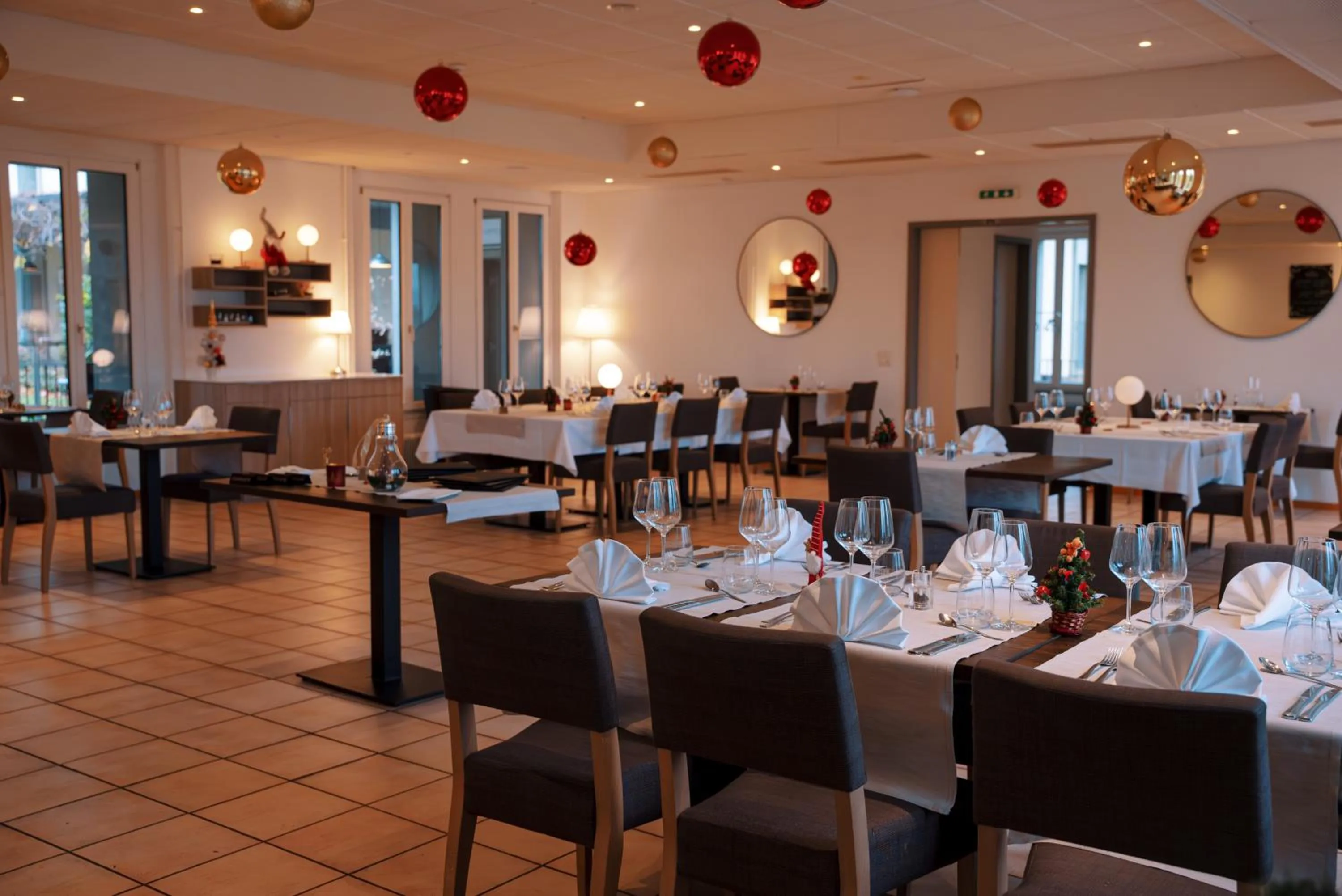Restaurant/places to eat in Hotel La Longeraie