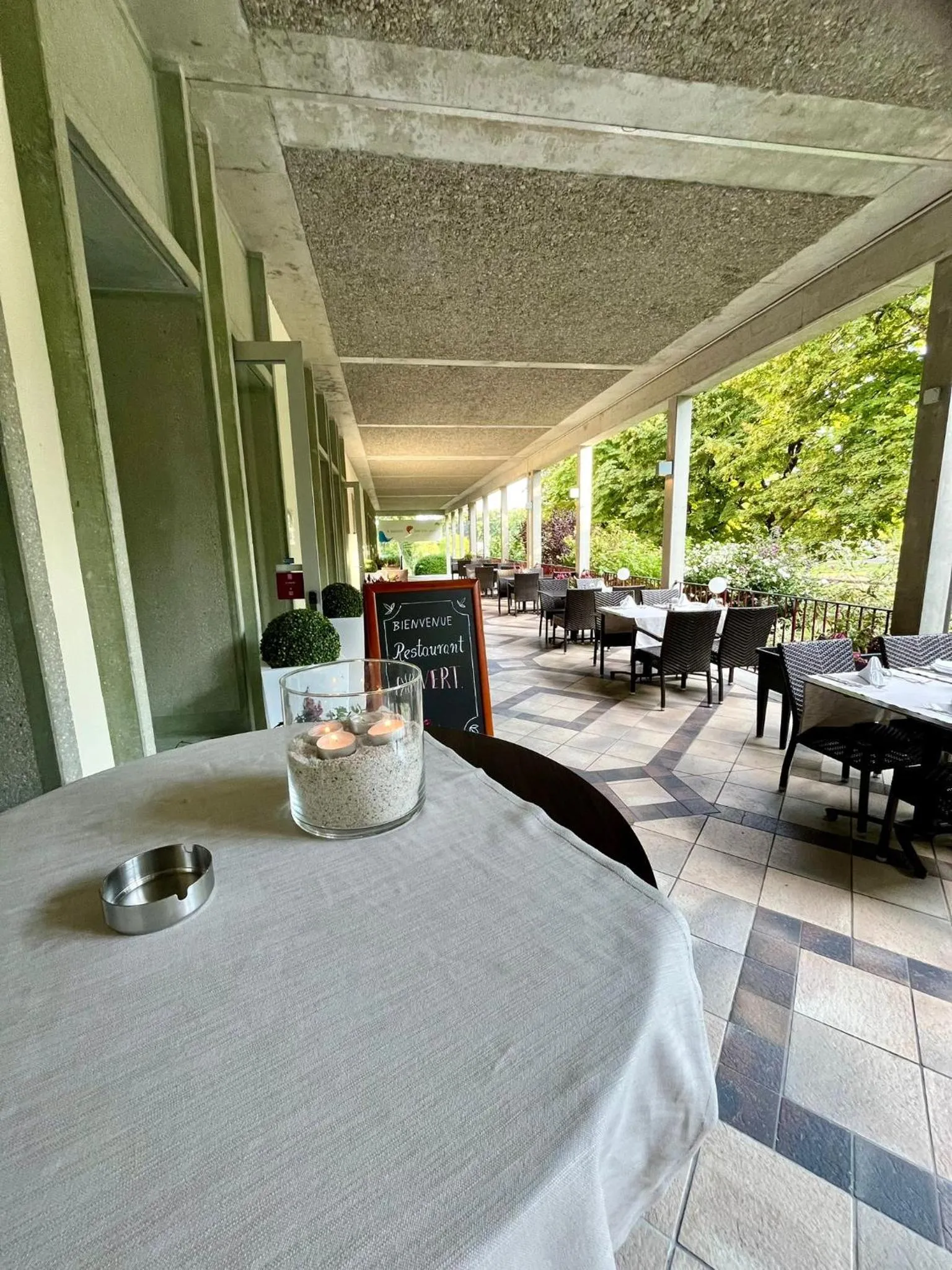 Restaurant/places to eat in Hotel La Longeraie