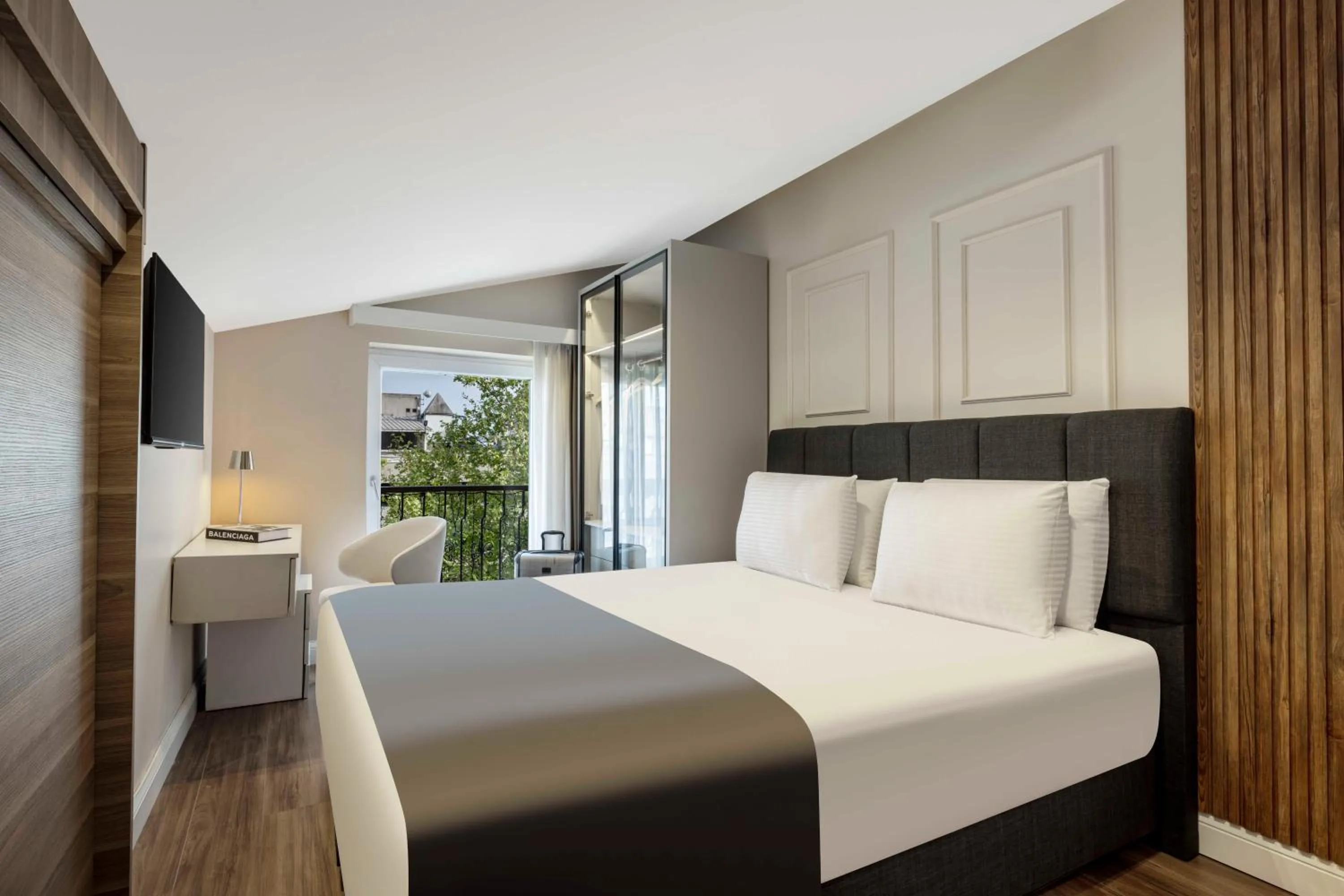 Bed in Nardi Nişantaşı