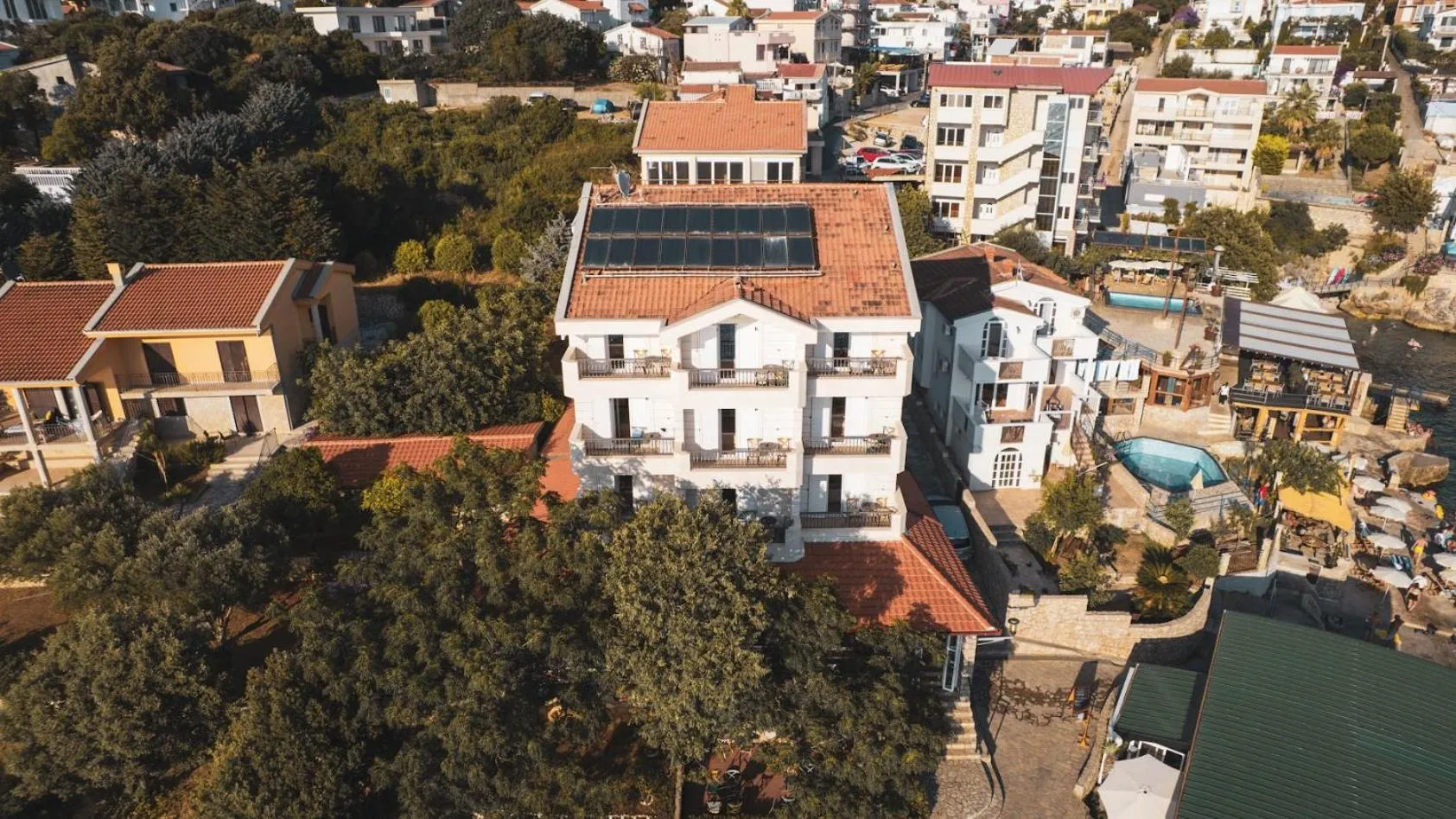 Property building in Hotel R