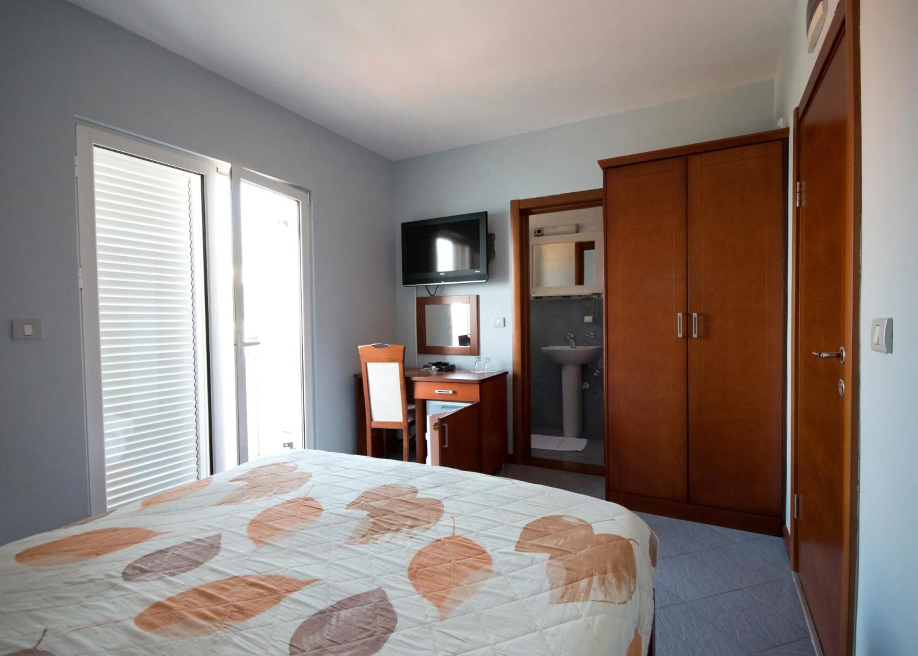 Double Room with Balcony in Hotel R