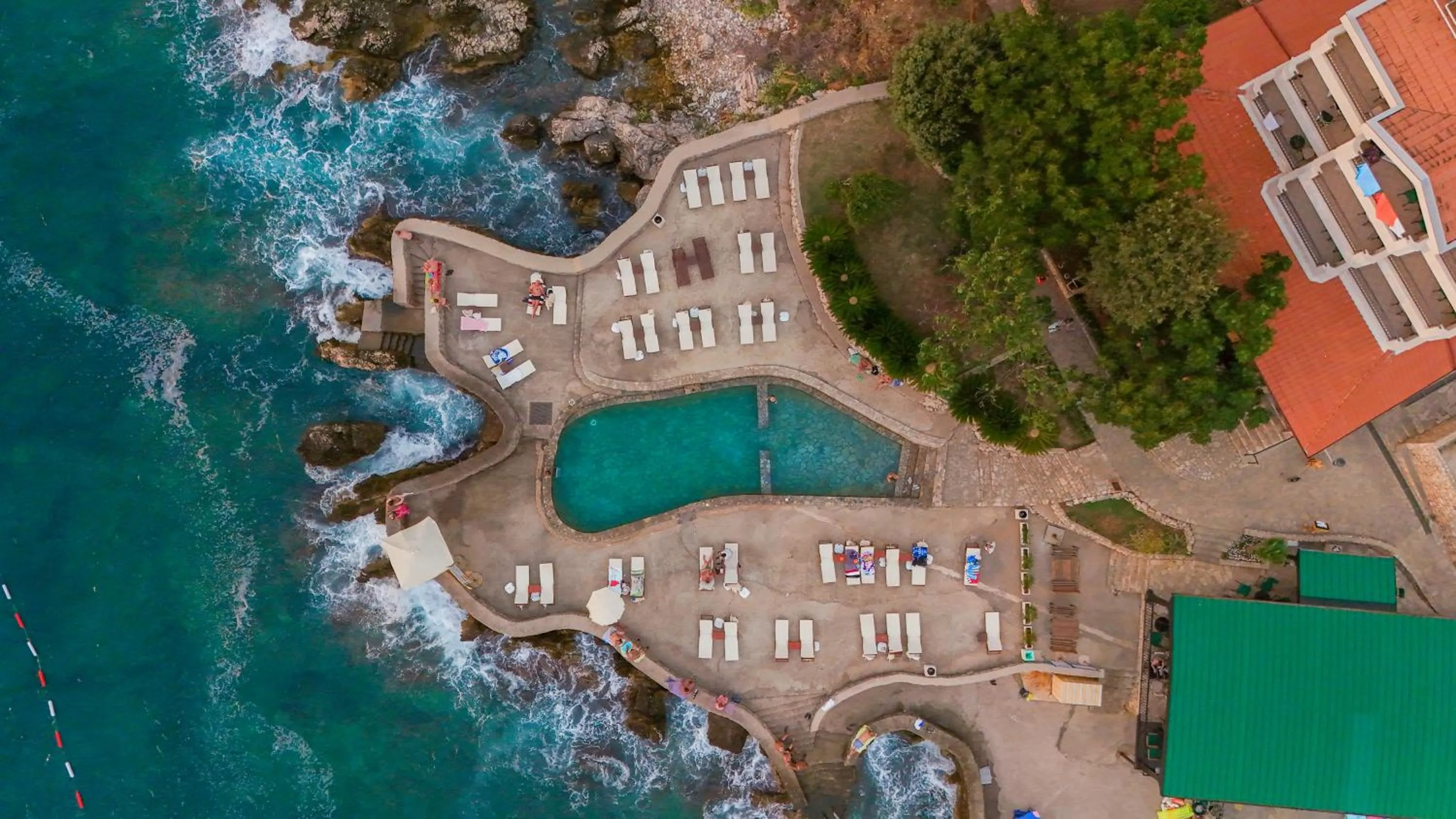 Swimming pool in Hotel R