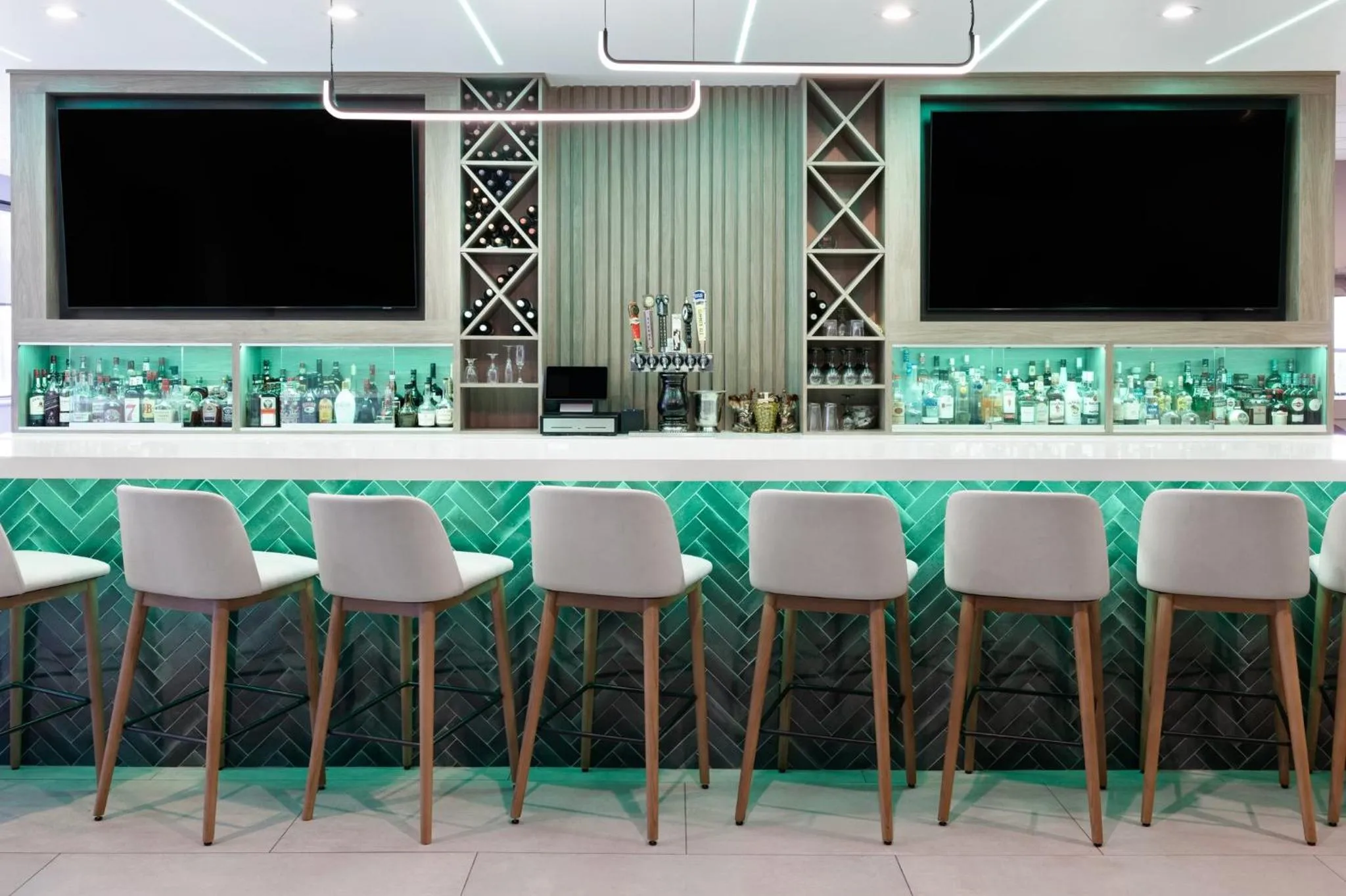 Lounge or bar in Holiday Inn Roanoke - Tanglewood Route 419 & I 581 by IHG