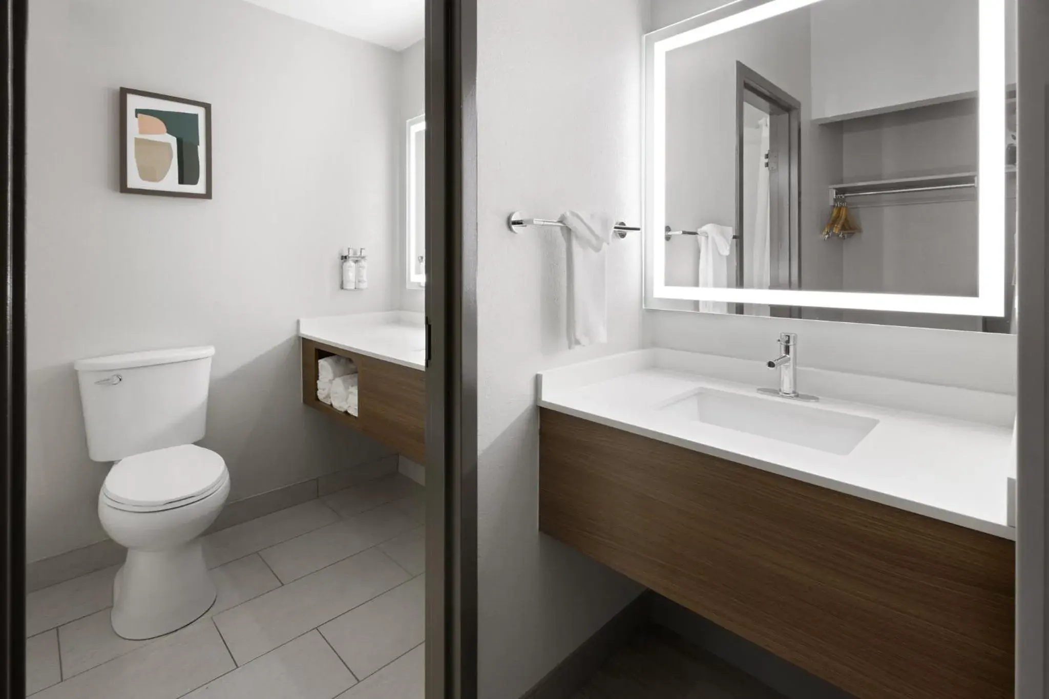 Queen Room with Two Queen Beds and Mountain View - Non-Smoking in Holiday Inn Roanoke - Tanglewood Route 419 & I 581 by IHG Queen Room with Two Queen Beds and Mountain View - Non-Smoking in Holiday Inn Roanoke - Tanglewood Route 419 & I 581 by IHG