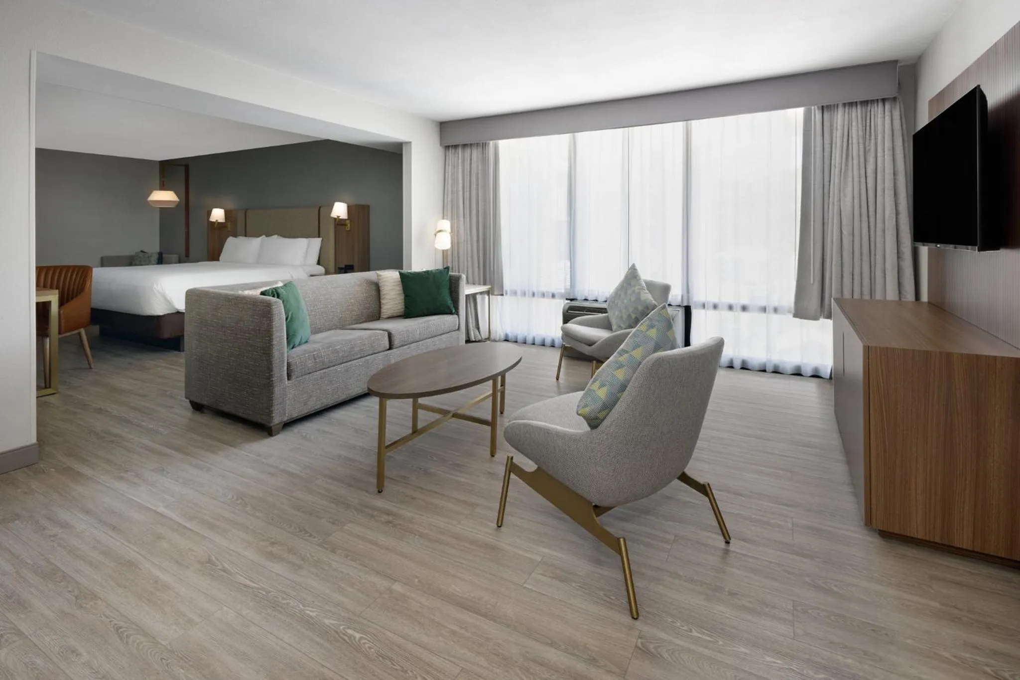 Bedroom in Holiday Inn Roanoke - Tanglewood Route 419 & I 581 by IHG