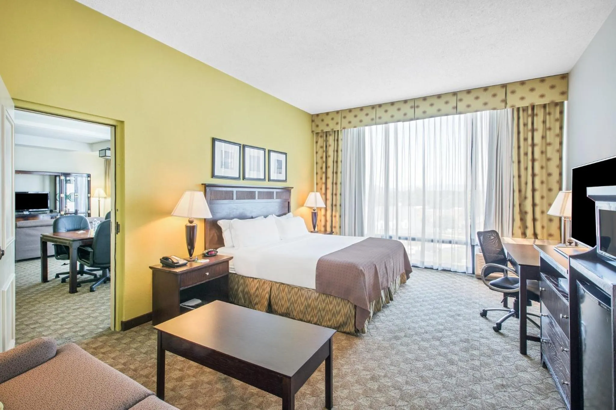 Bedroom, Bed in Holiday Inn Roanoke - Tanglewood Route 419 & I 581 by IHG