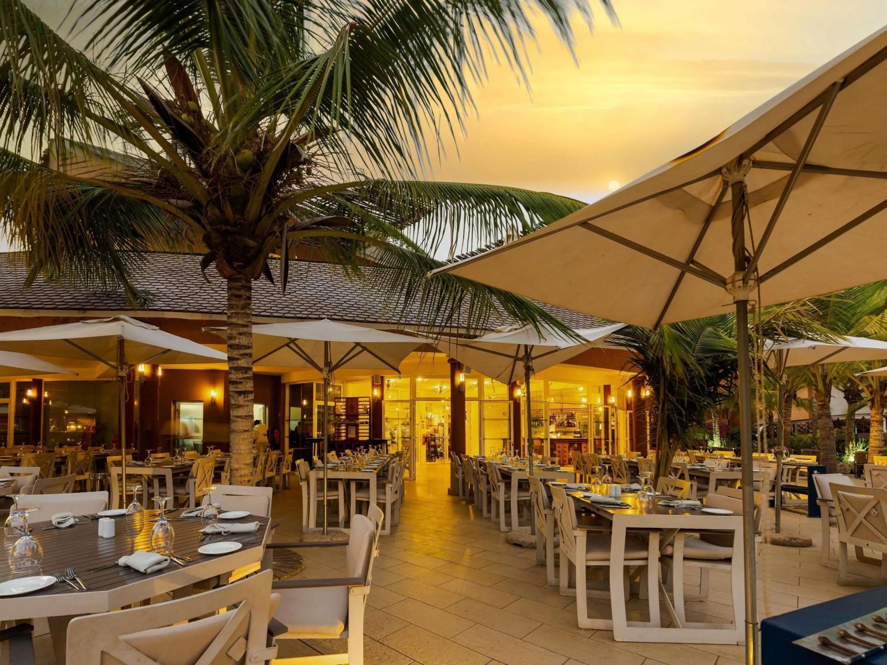 Lounge or bar in Movenpick Resort Lamantin Saly