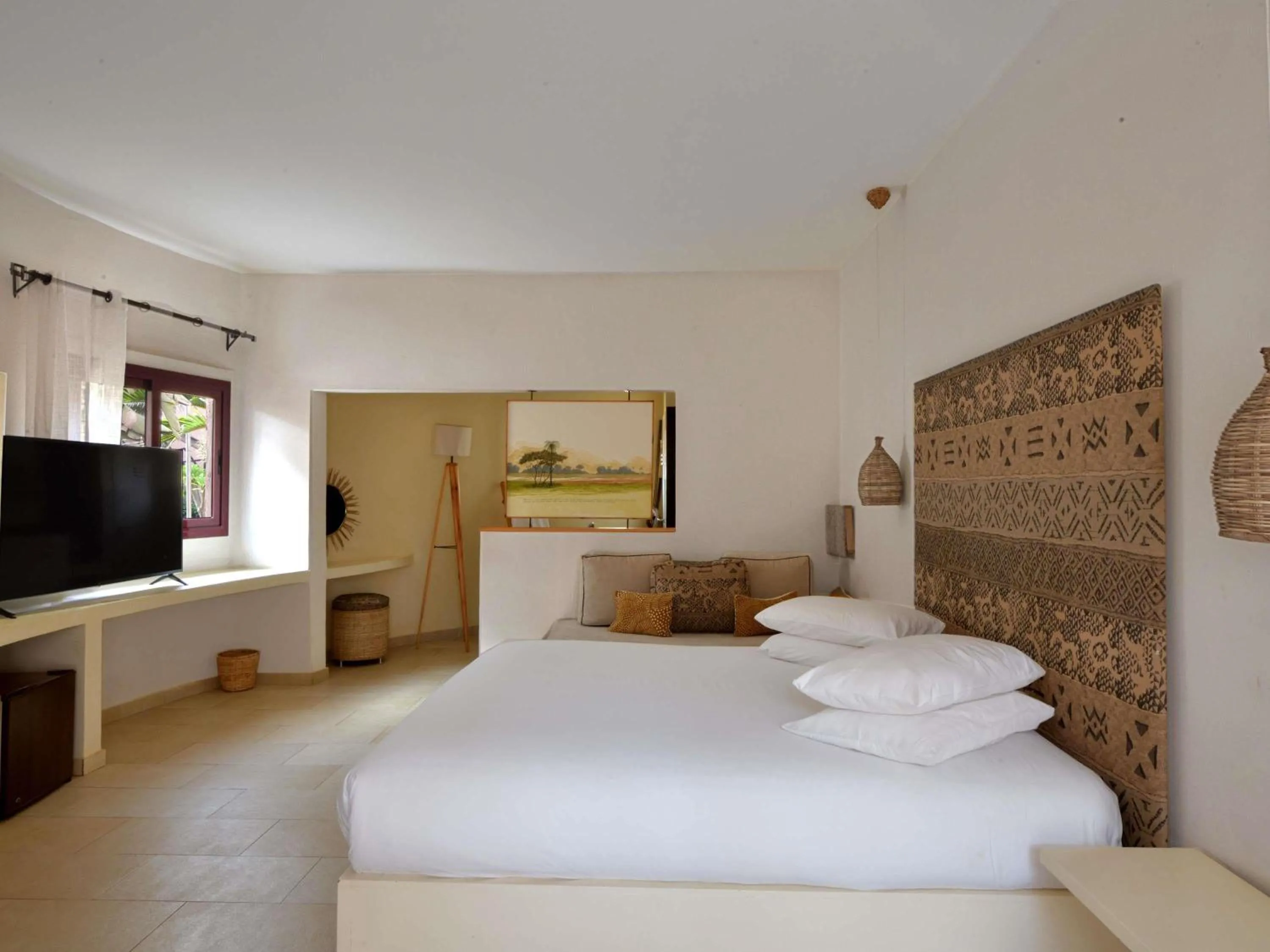 Bedroom, Bed in Movenpick Resort Lamantin Saly