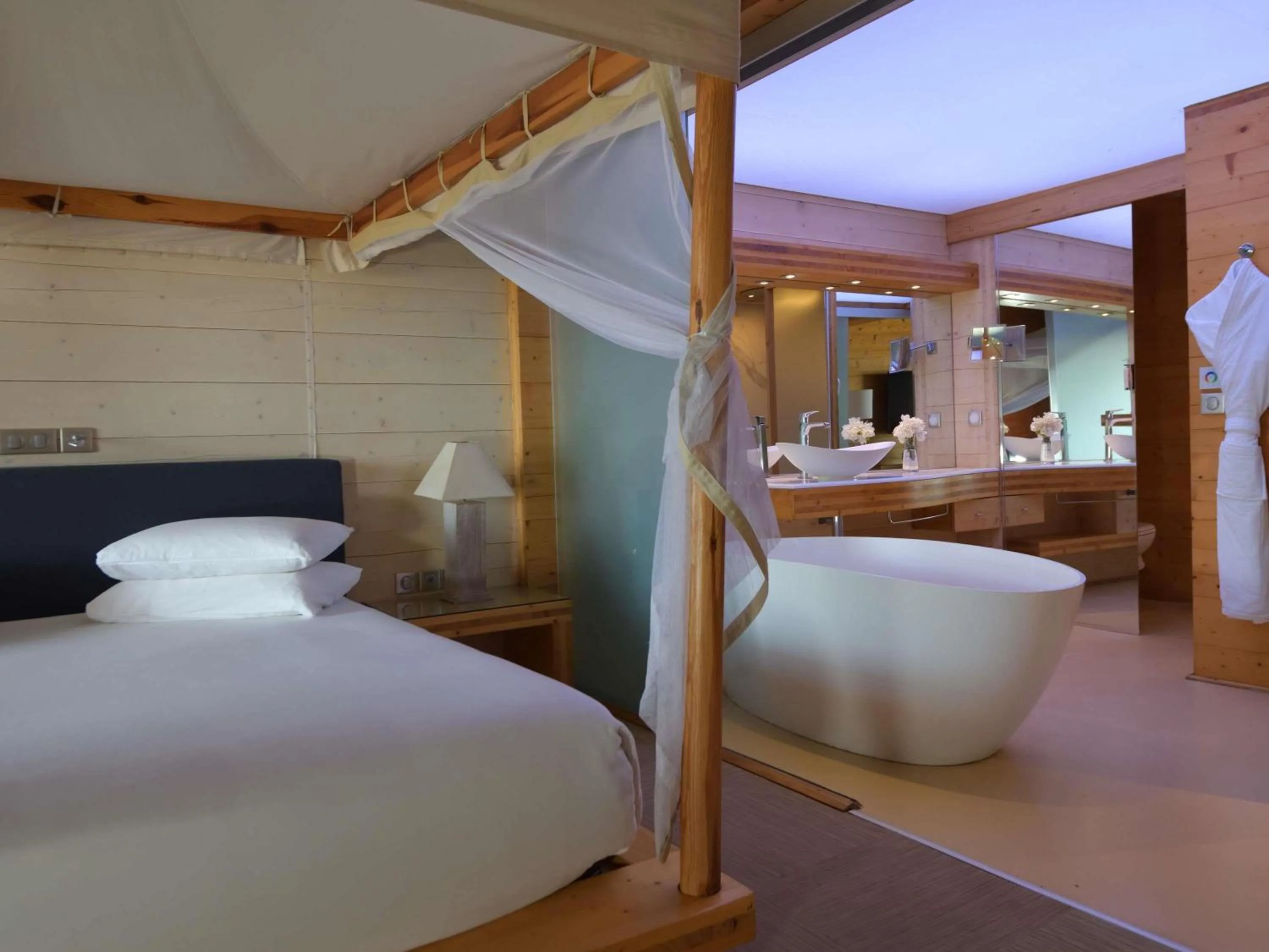 Photo of the whole room, Bed in Movenpick Resort Lamantin Saly