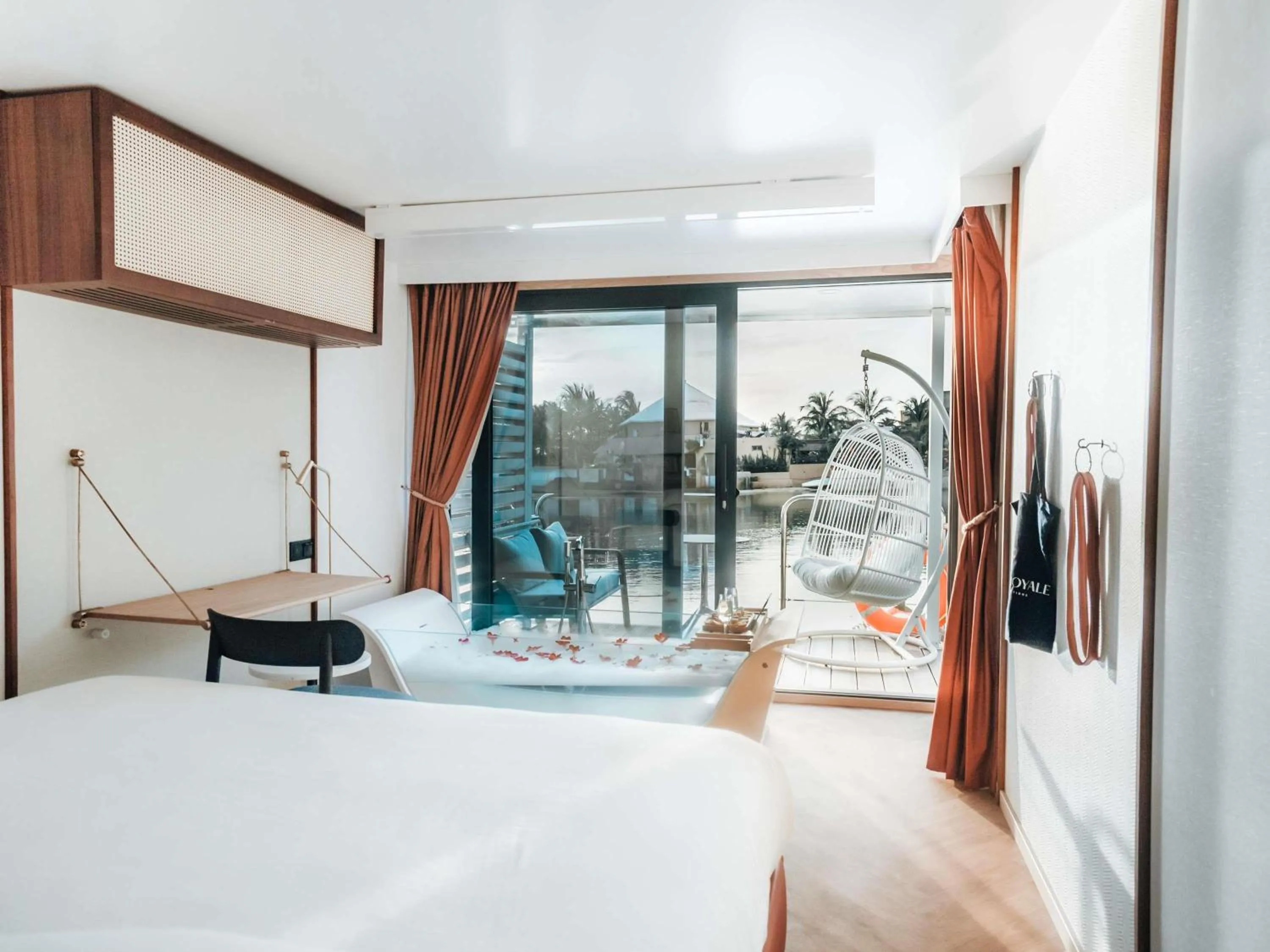 Bedroom, Bed in Movenpick Resort Lamantin Saly