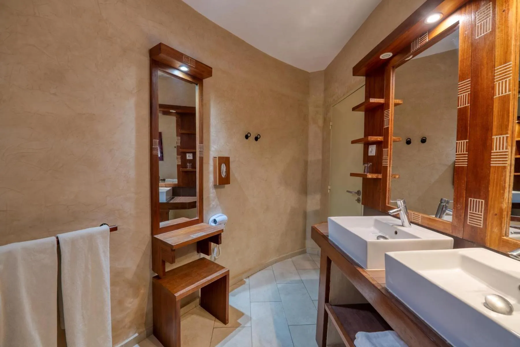 Shower in Movenpick Resort Lamantin Saly