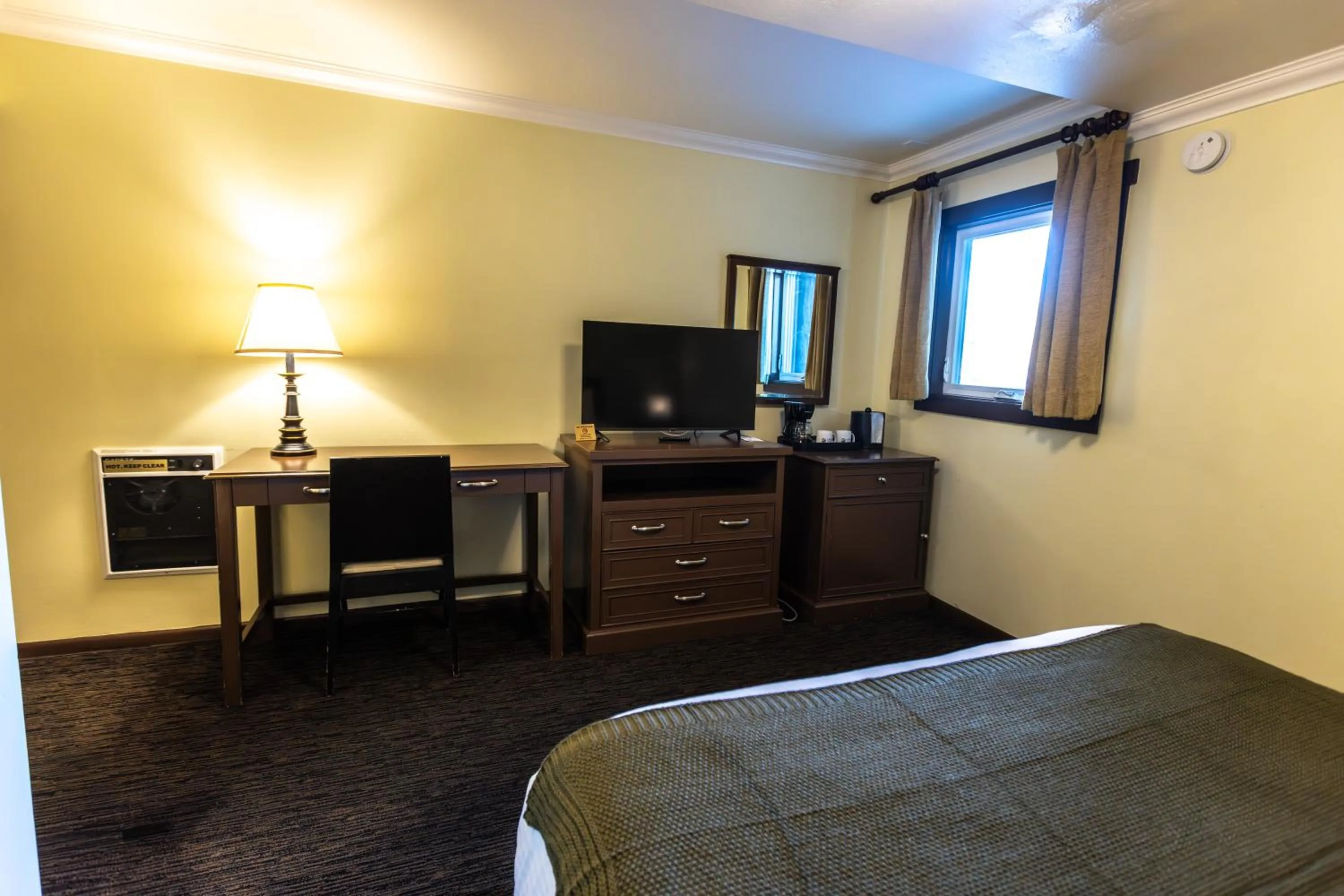 Bedroom, Bed in The Mammoth Creek Inn