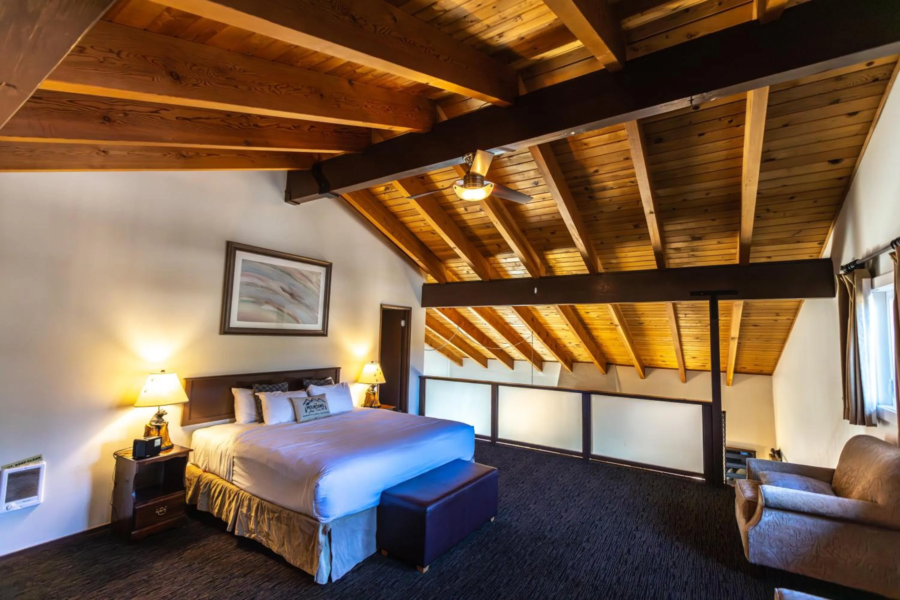 Bedroom, Bed in The Mammoth Creek Inn