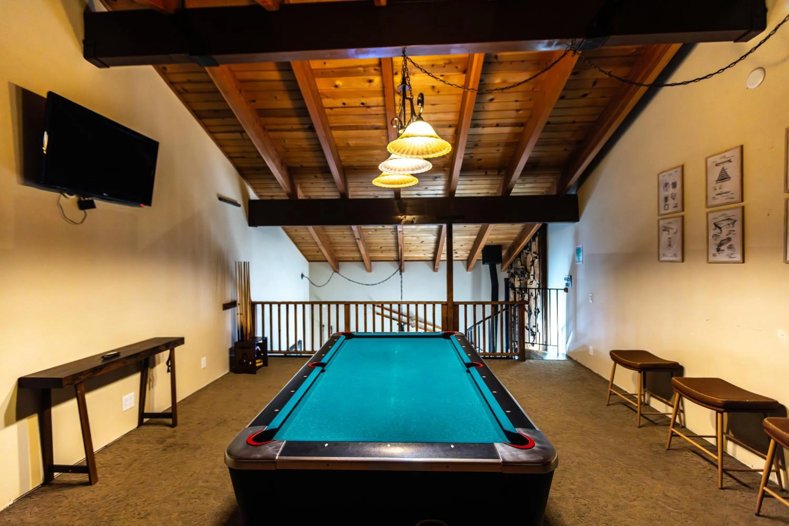 Billiard in The Mammoth Creek Inn