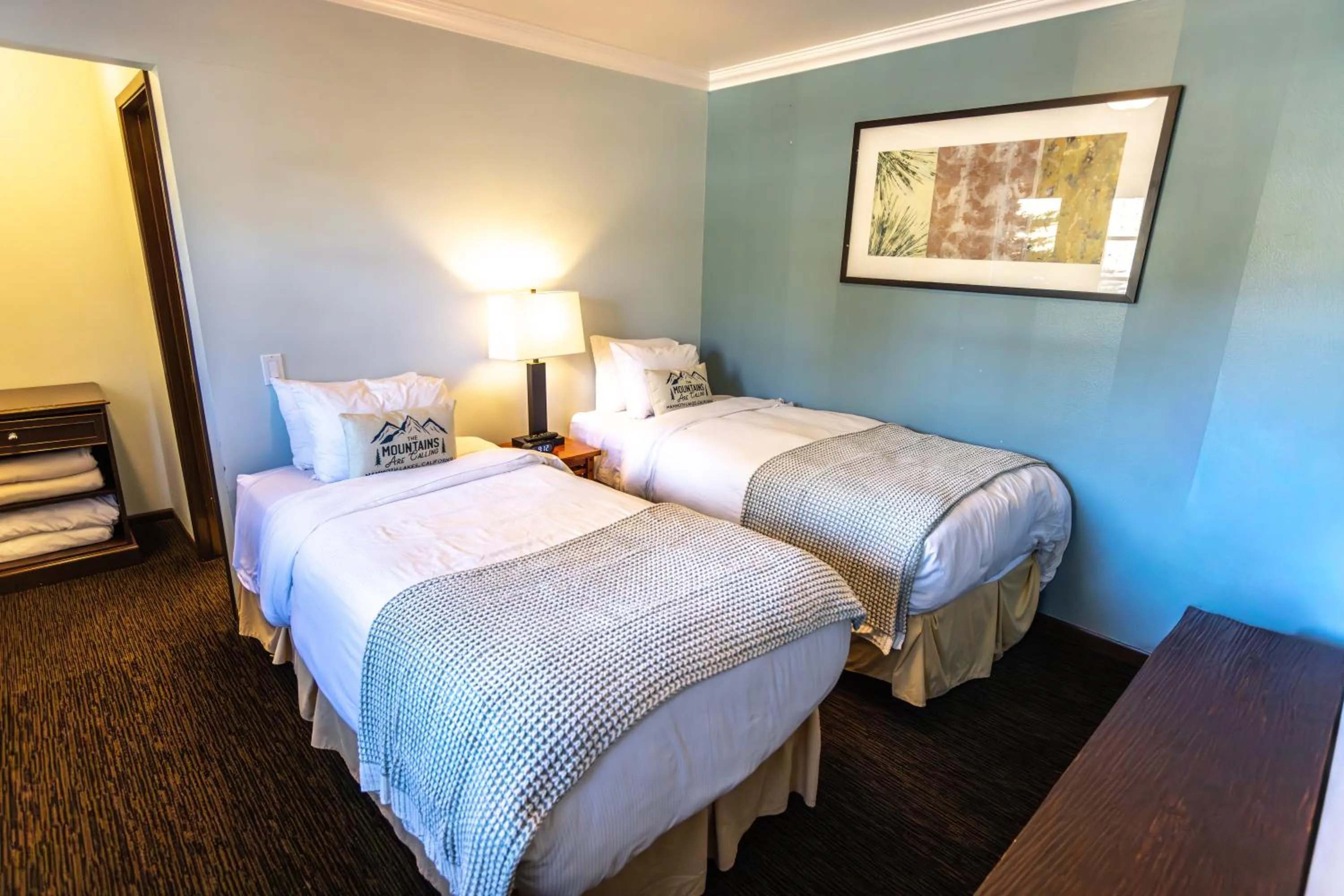 Bedroom, Bed in The Mammoth Creek Inn