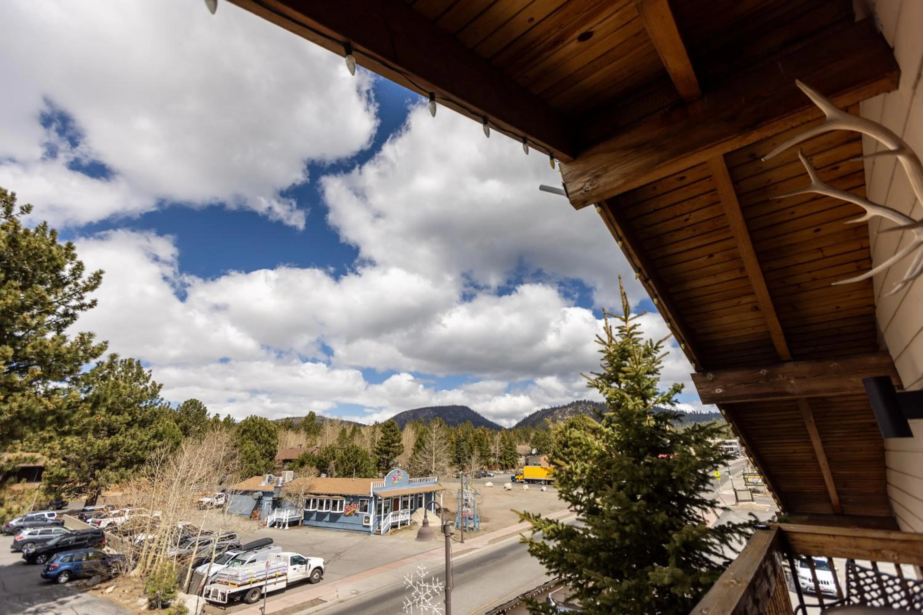 Day in The Mammoth Creek Inn