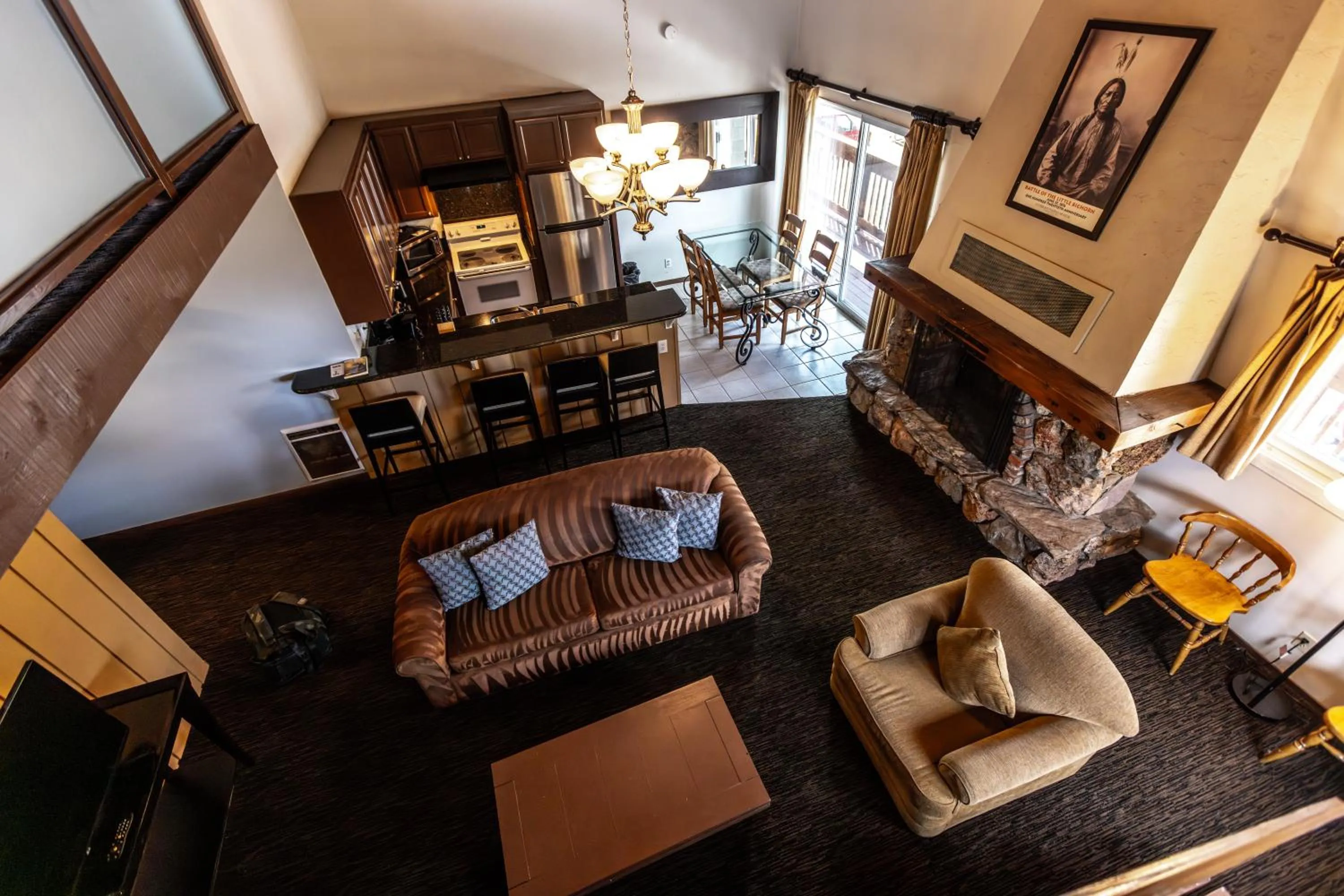 Kitchen or kitchenette in The Mammoth Creek Inn