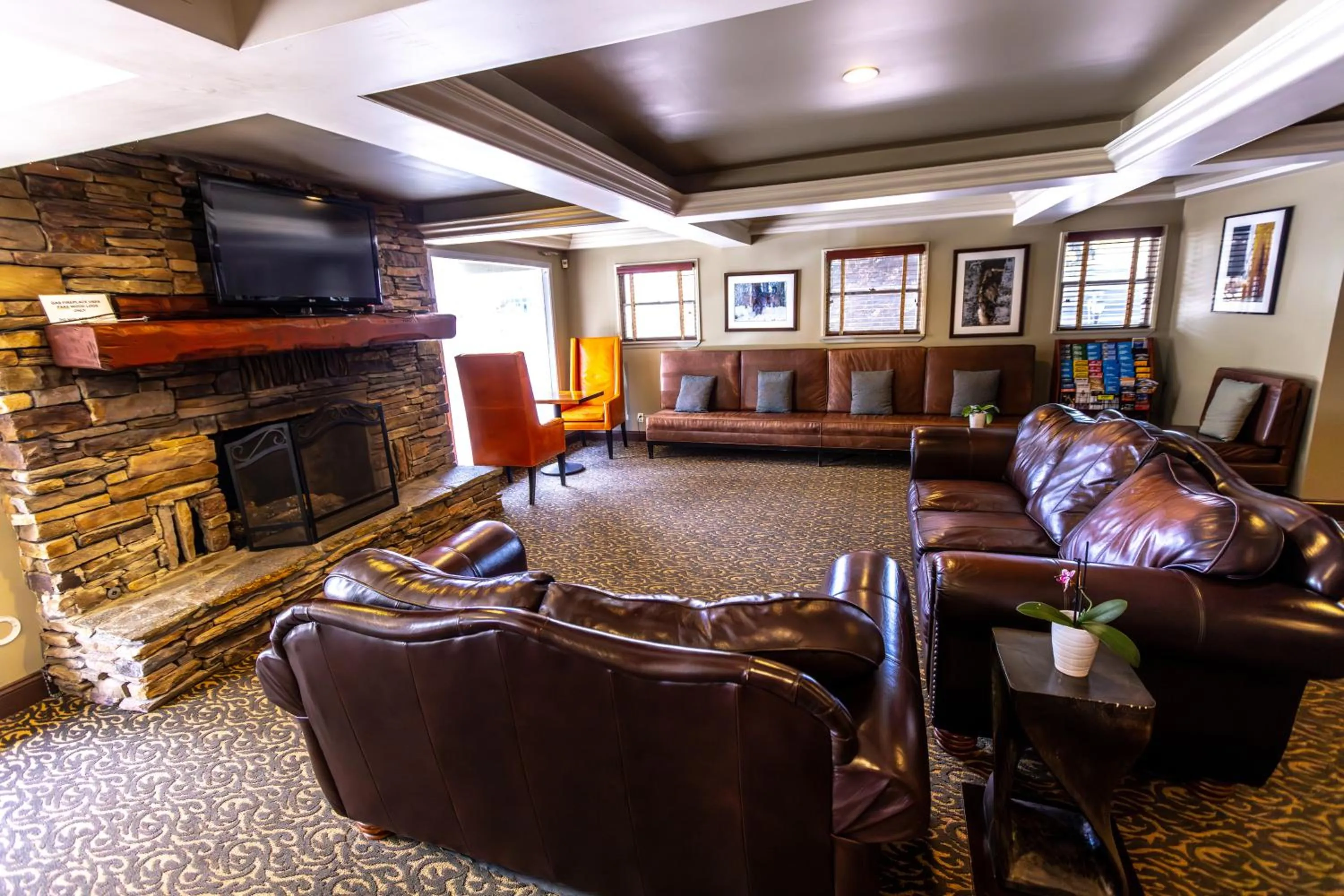 Game Room in The Mammoth Creek Inn