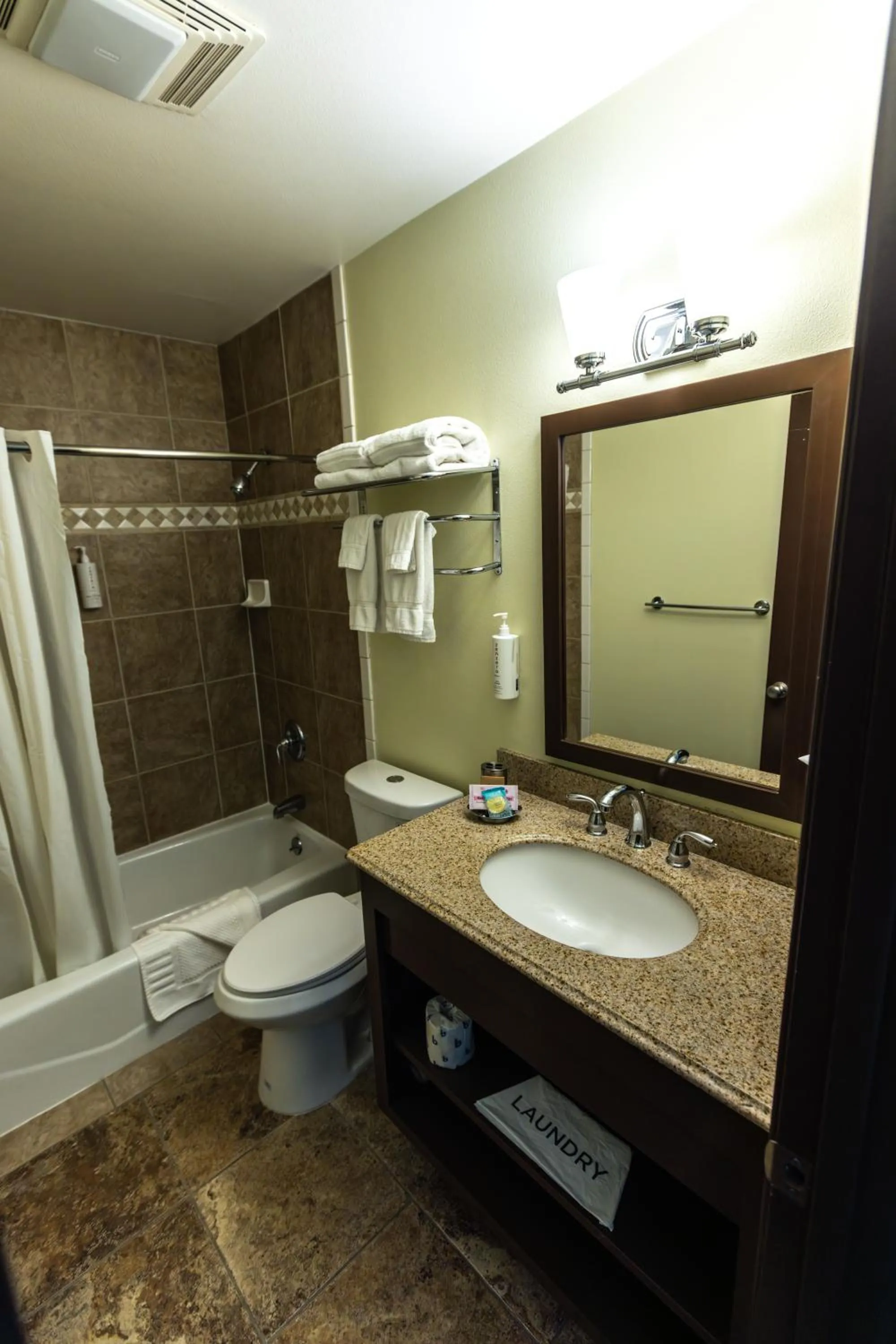 Bathroom in The Mammoth Creek Inn