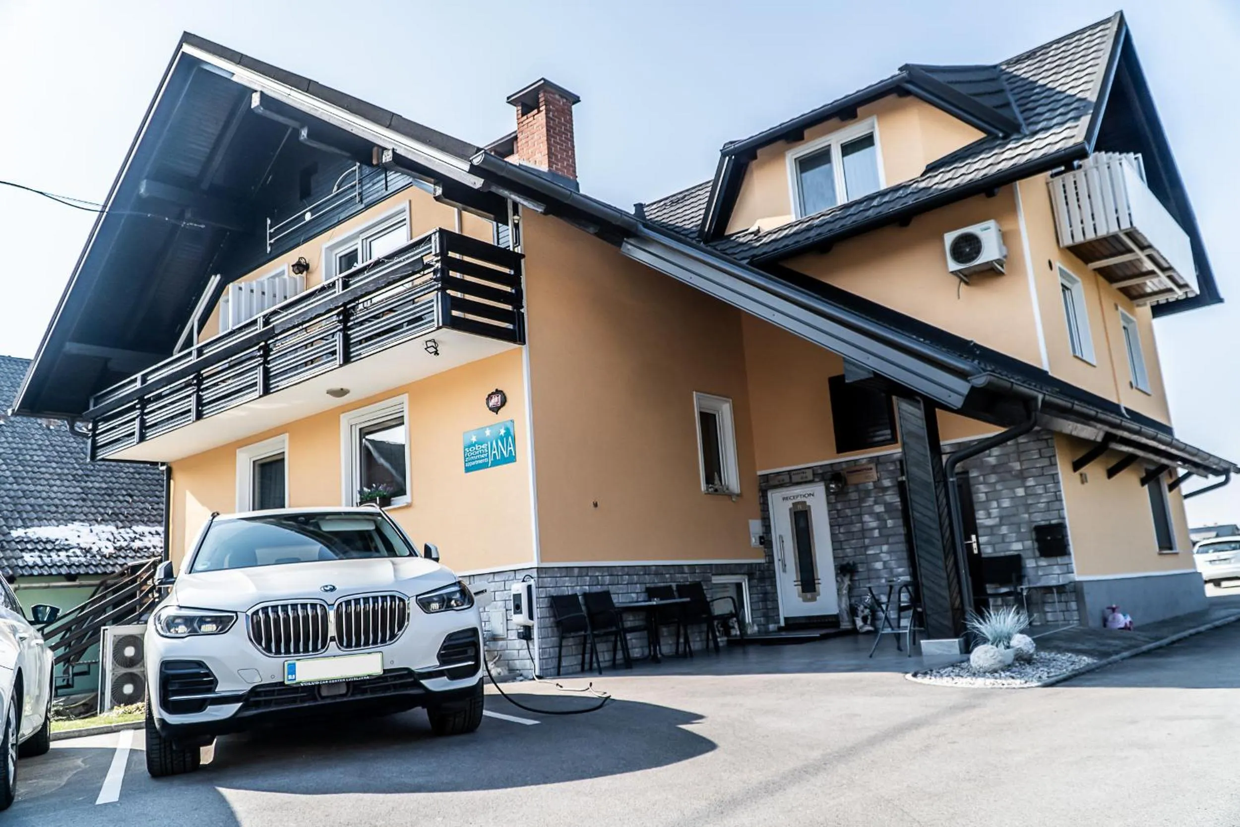 Property building in Rooms & Apartments Jana