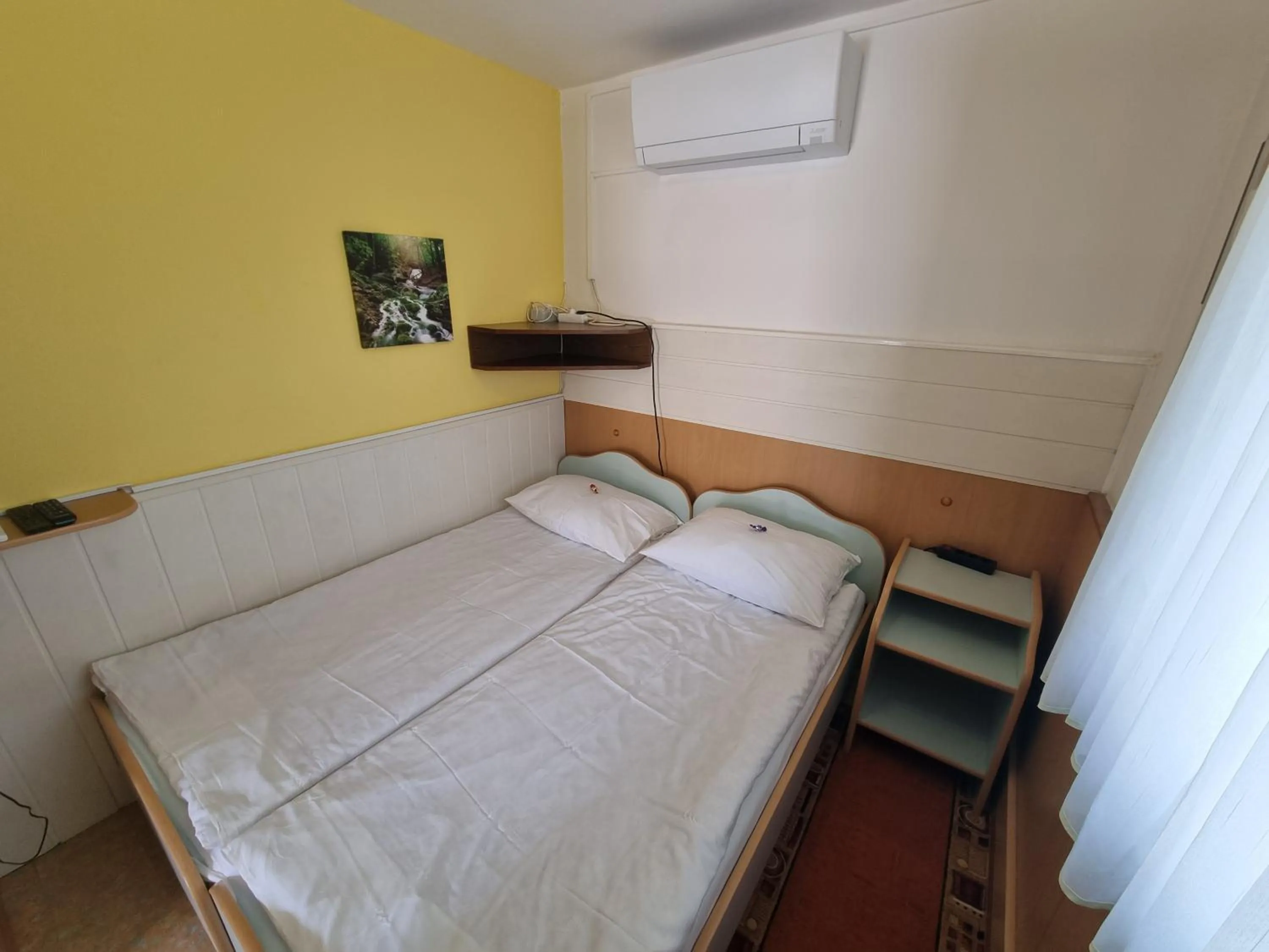 Bed in Rooms & Apartments Jana