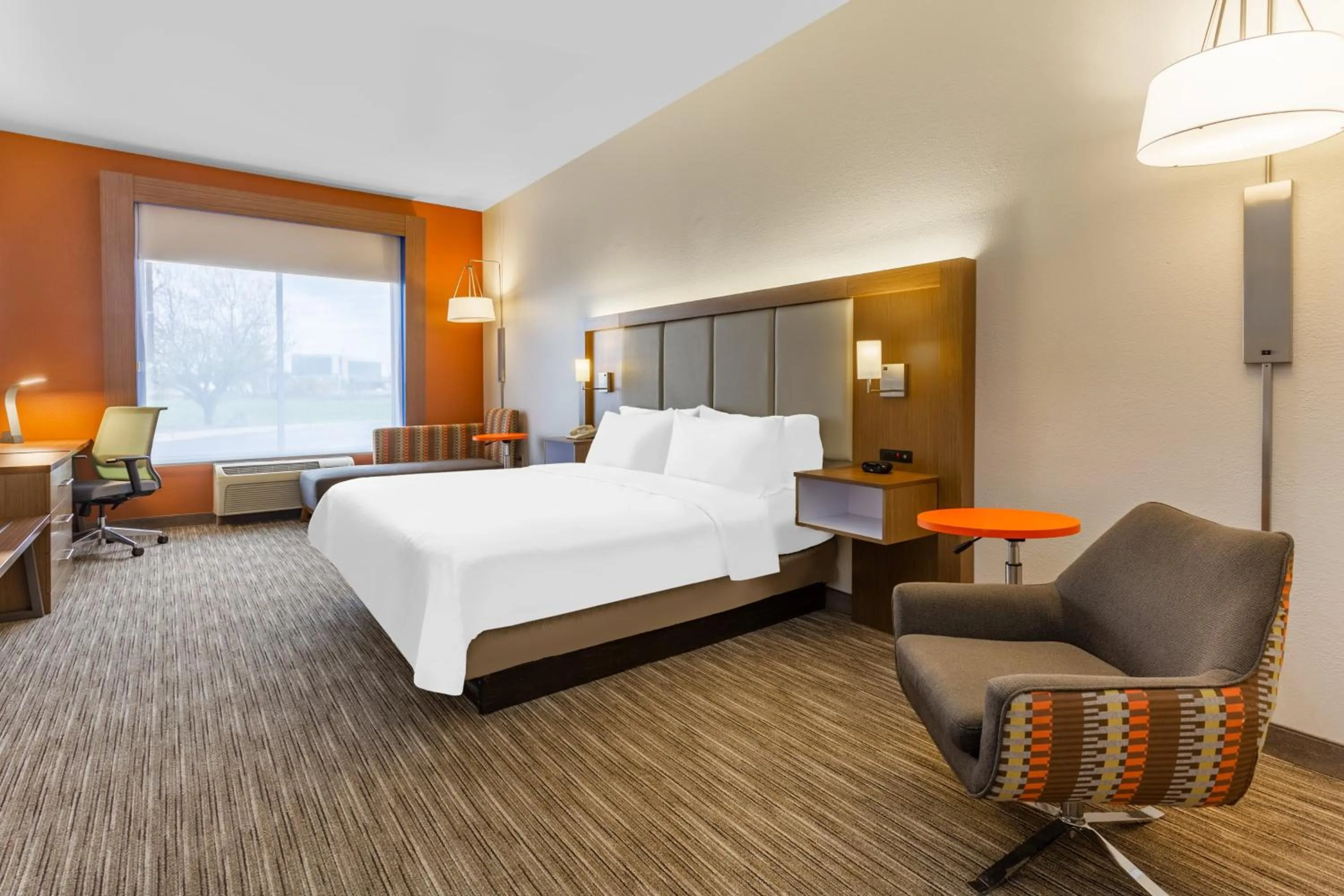 Photo of the whole room, Bed in Holiday Inn Express Rockford-Loves Park by IHG