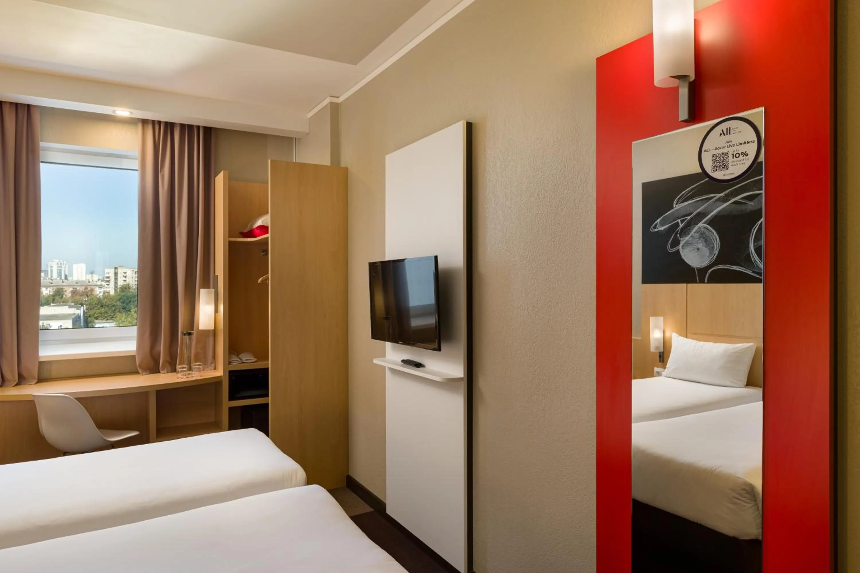 Bedroom, Bed in ibis Kyiv Railway Station