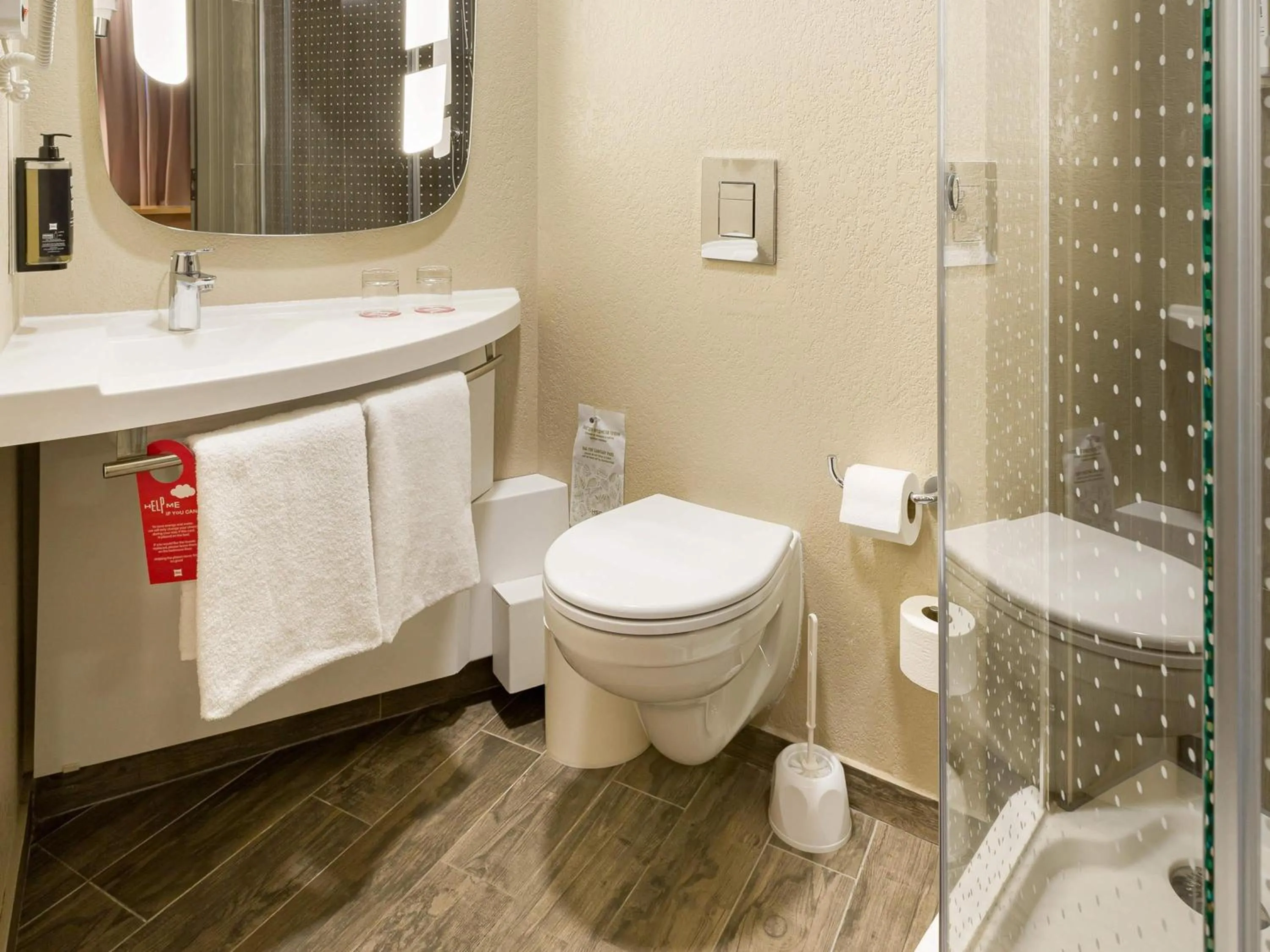 Bedroom in ibis Kyiv Railway Station