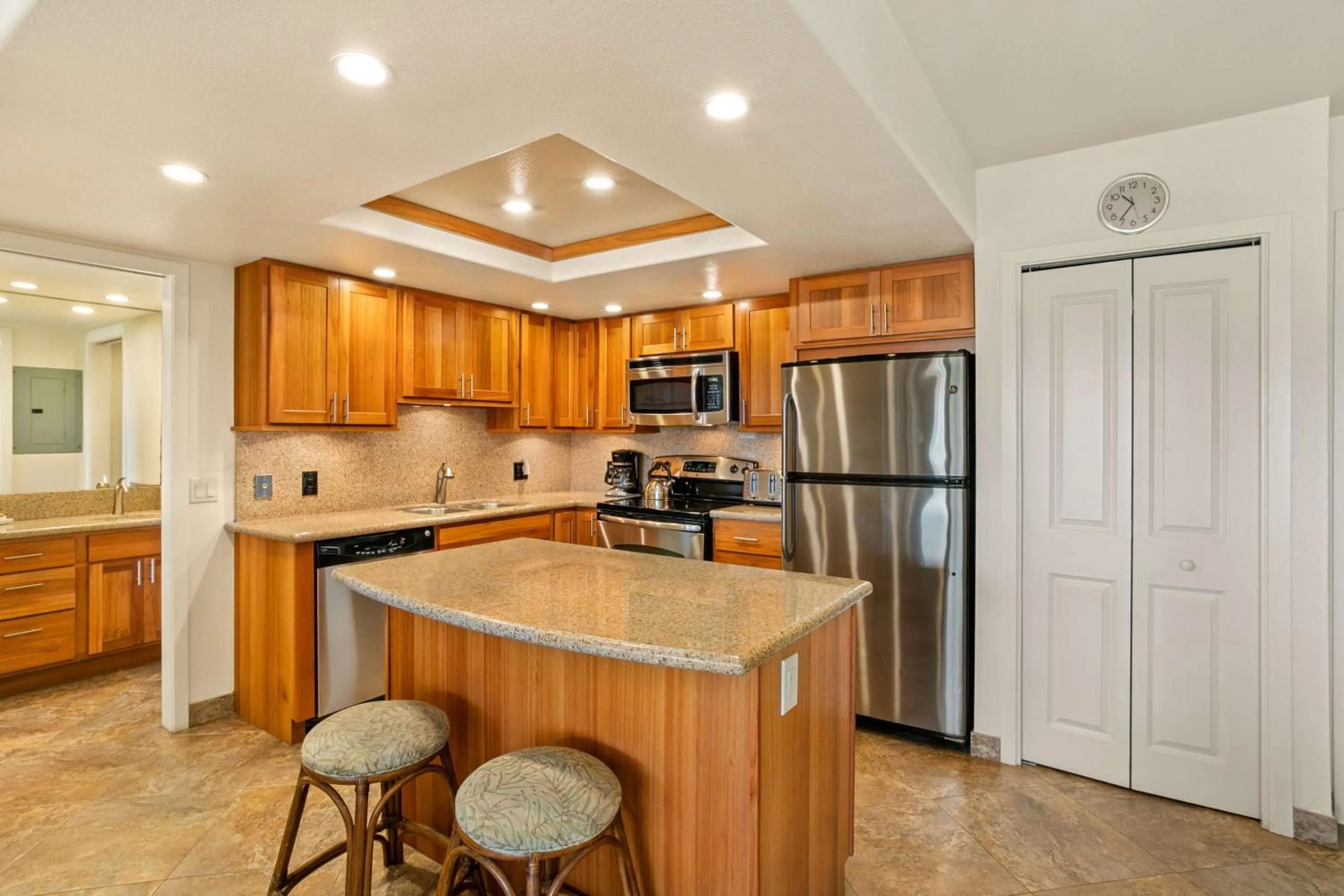 Kitchen or kitchenette in Aston at the Maui Banyan