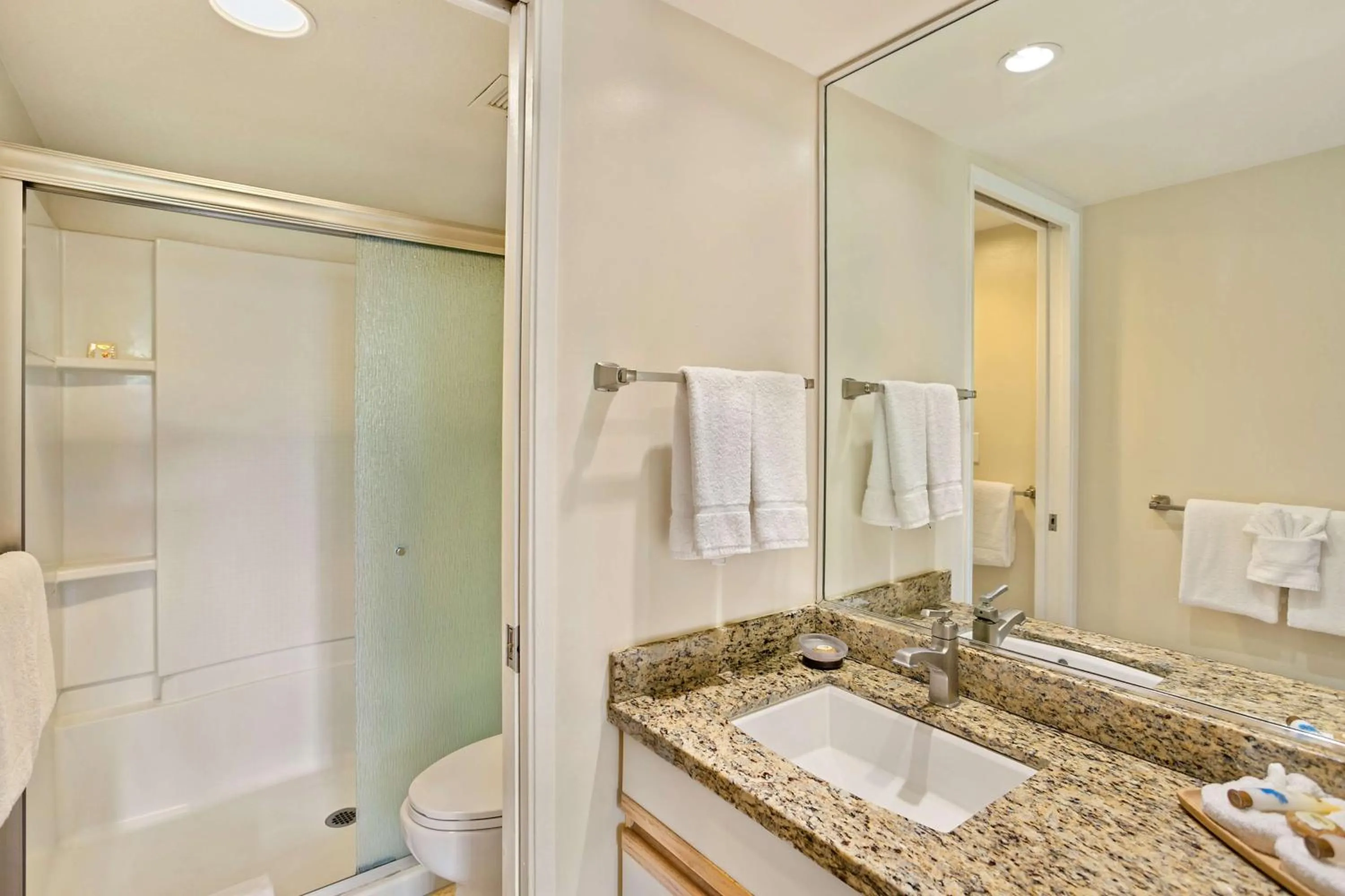 Shower in Aston at the Maui Banyan