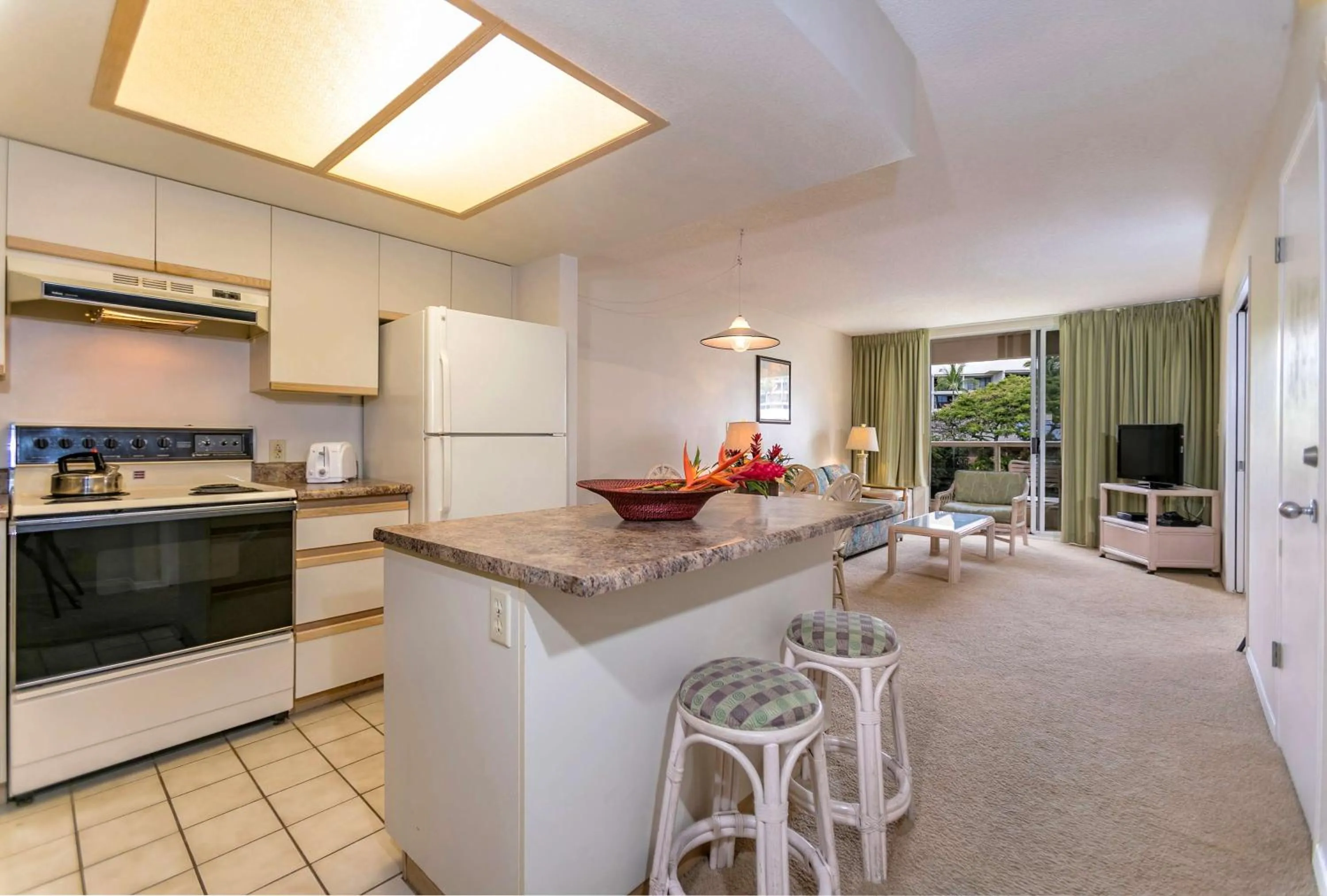 Kitchen or kitchenette in Aston at the Maui Banyan