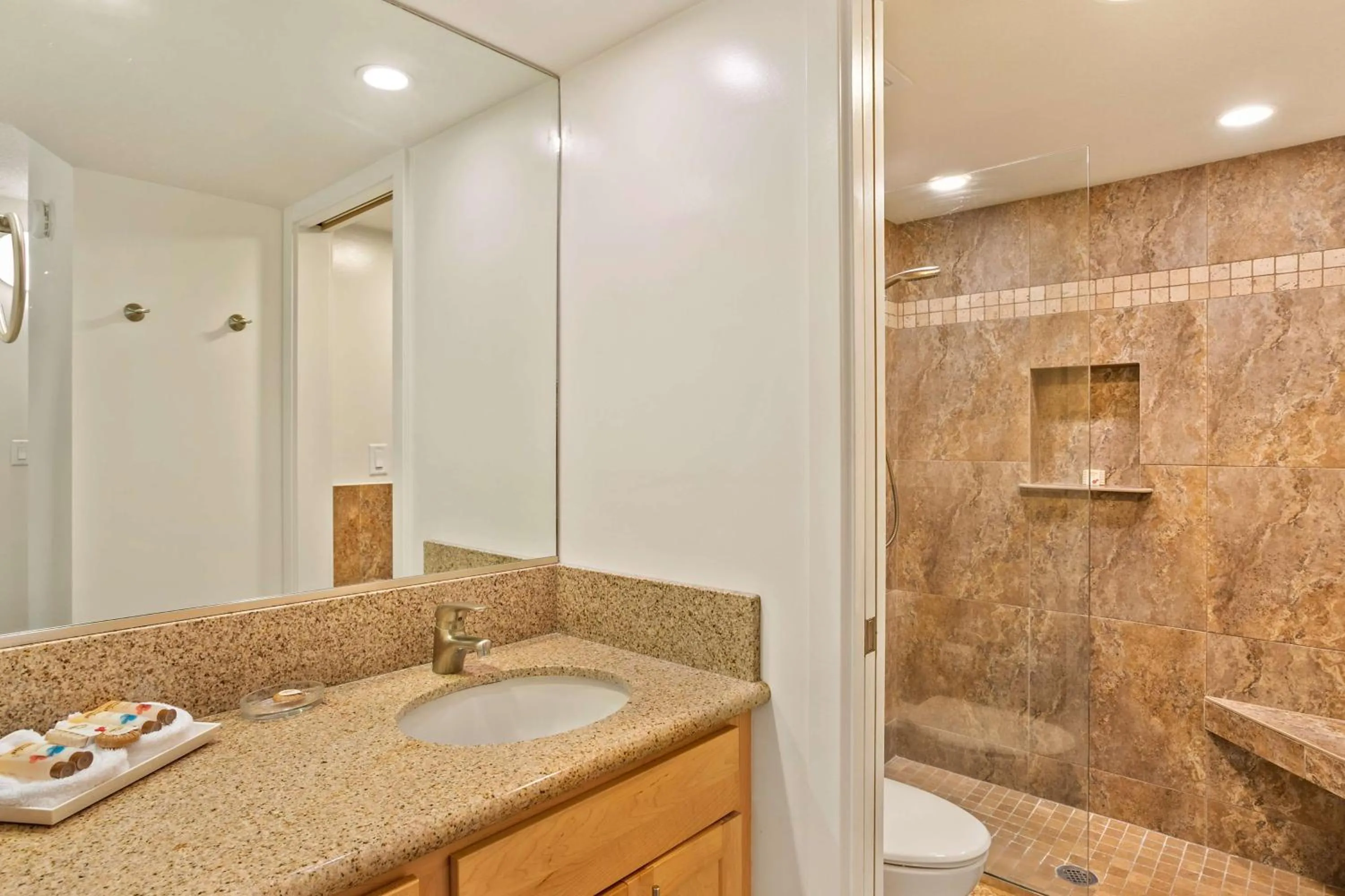 Shower in Aston at the Maui Banyan