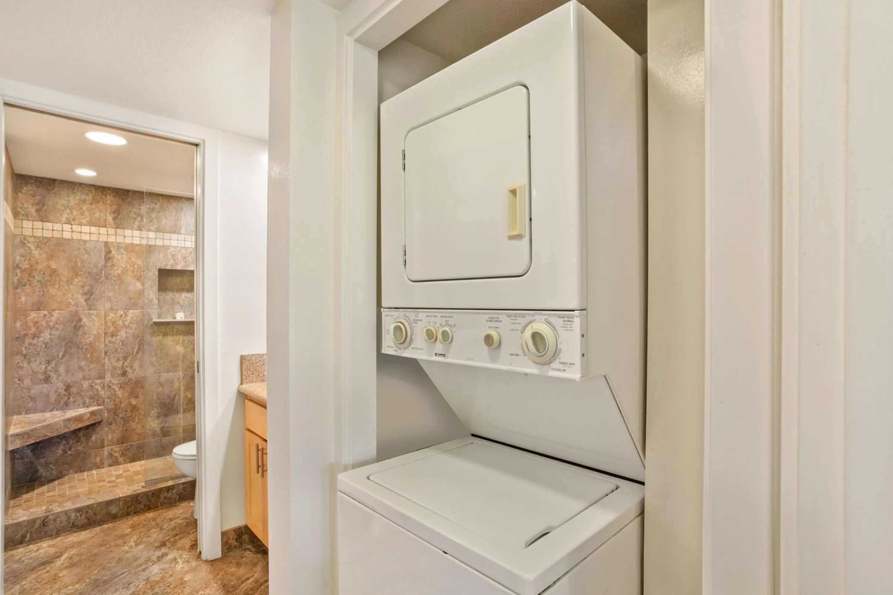 Shower in Aston at the Maui Banyan