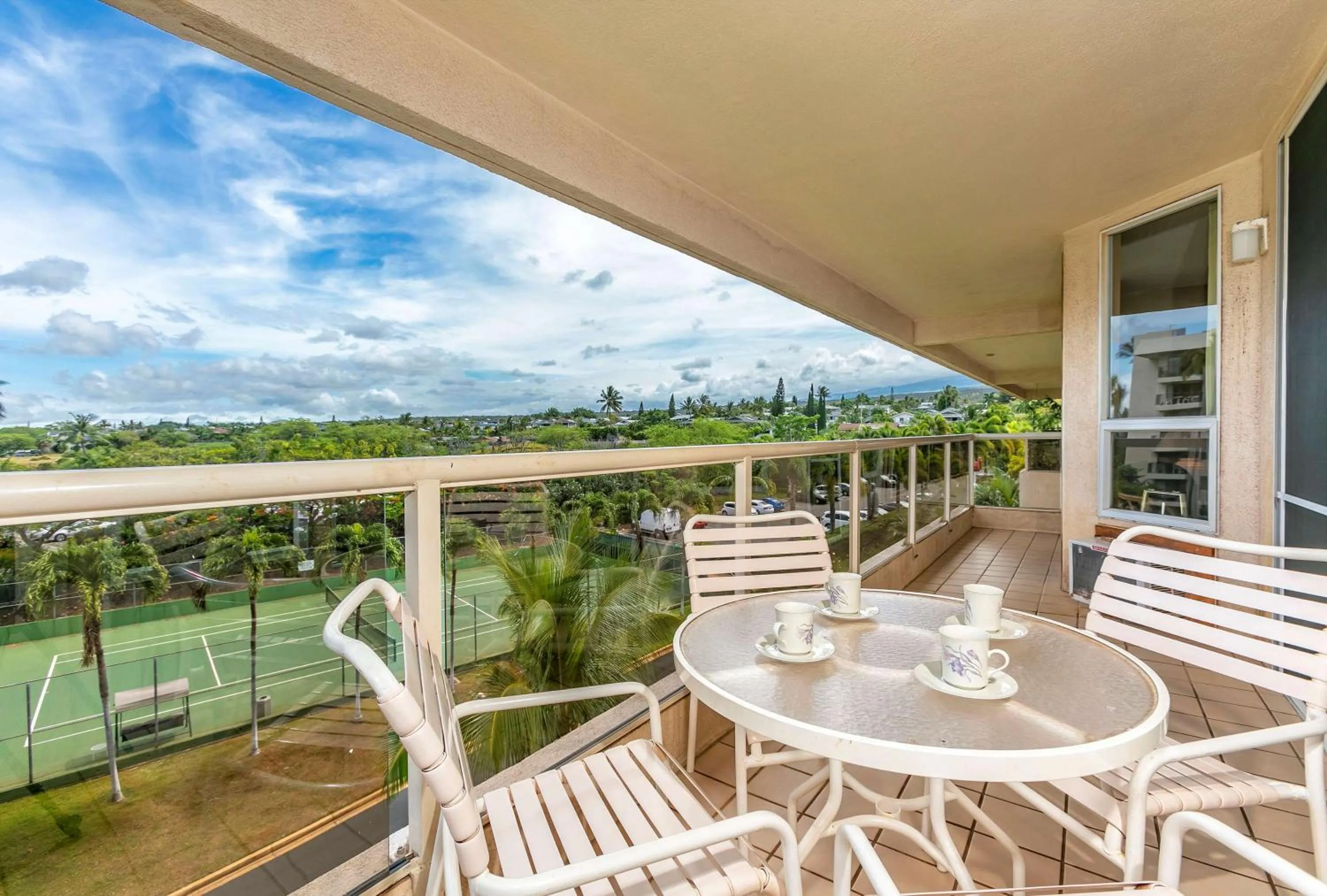 Day in Aston at the Maui Banyan