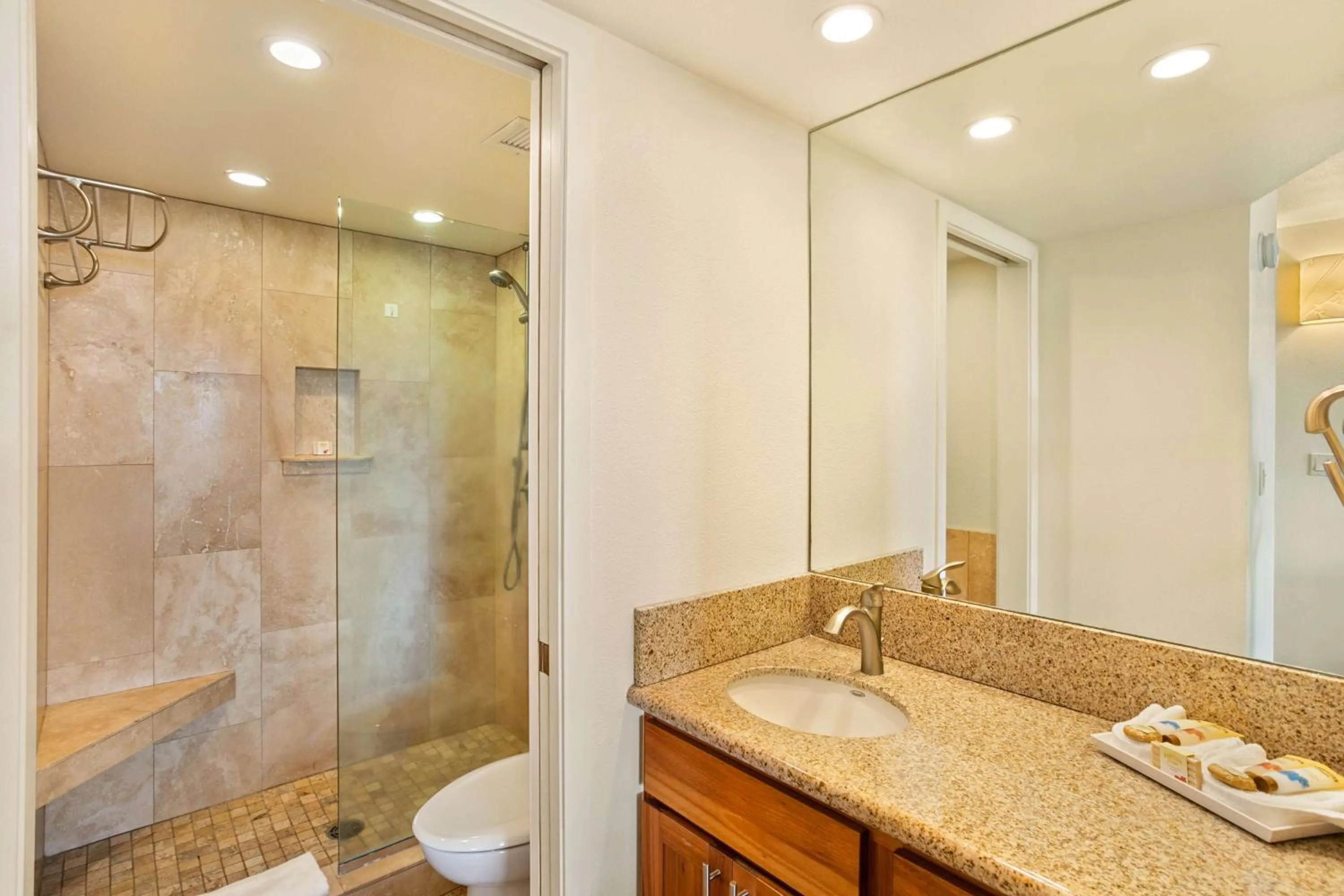 Shower in Aston at the Maui Banyan