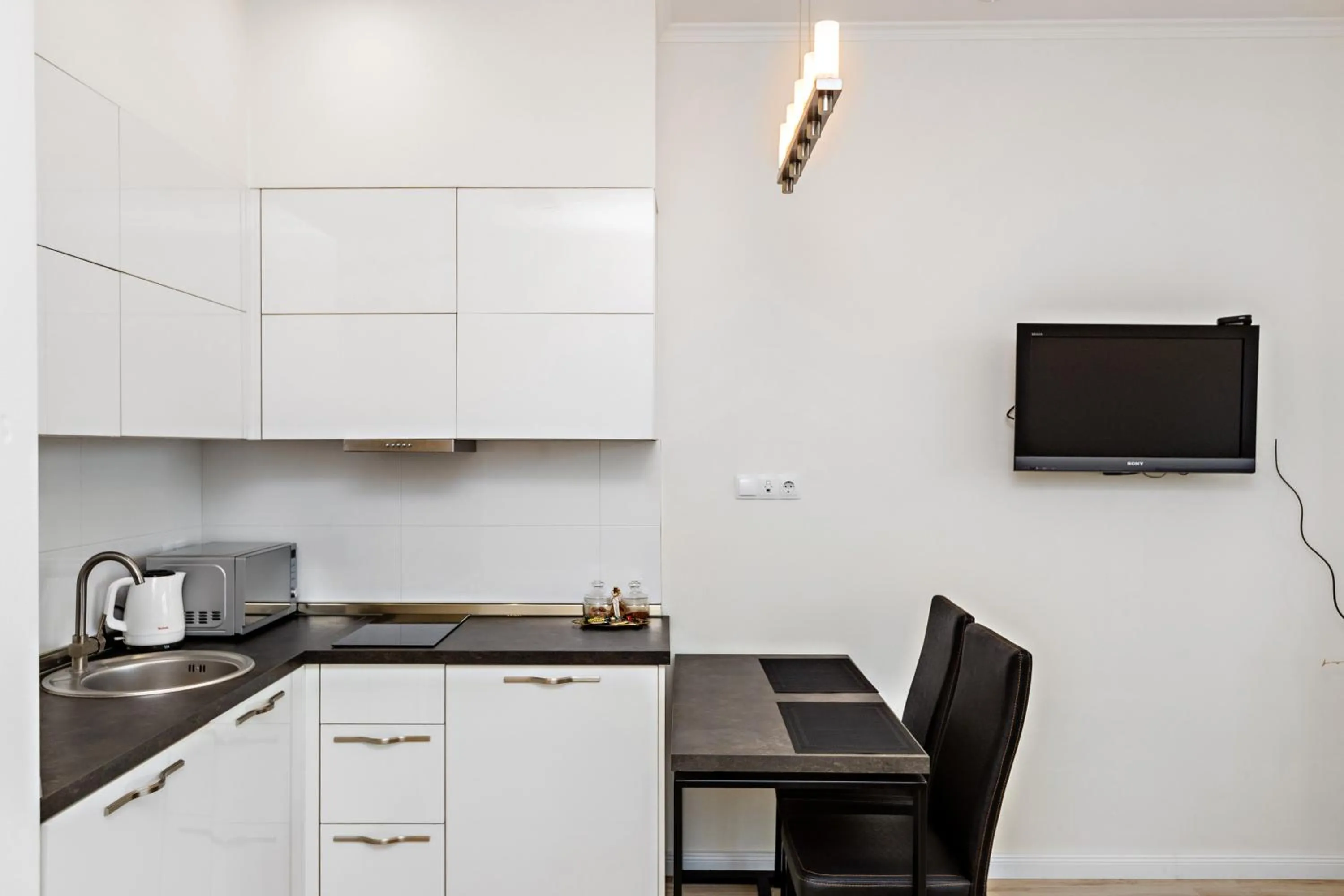 Kitchen or kitchenette in King David Residence