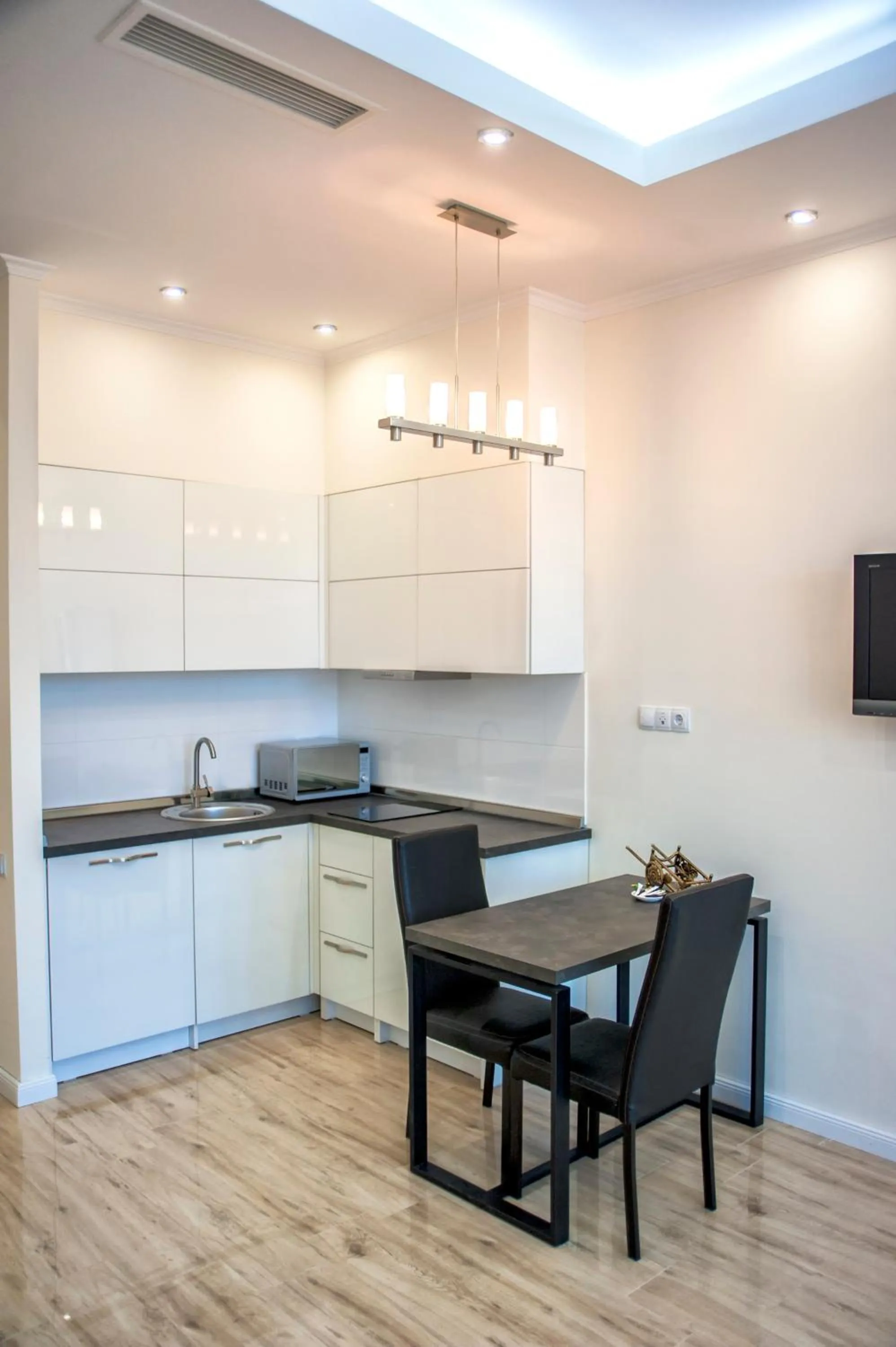 Kitchen or kitchenette in King David Residence