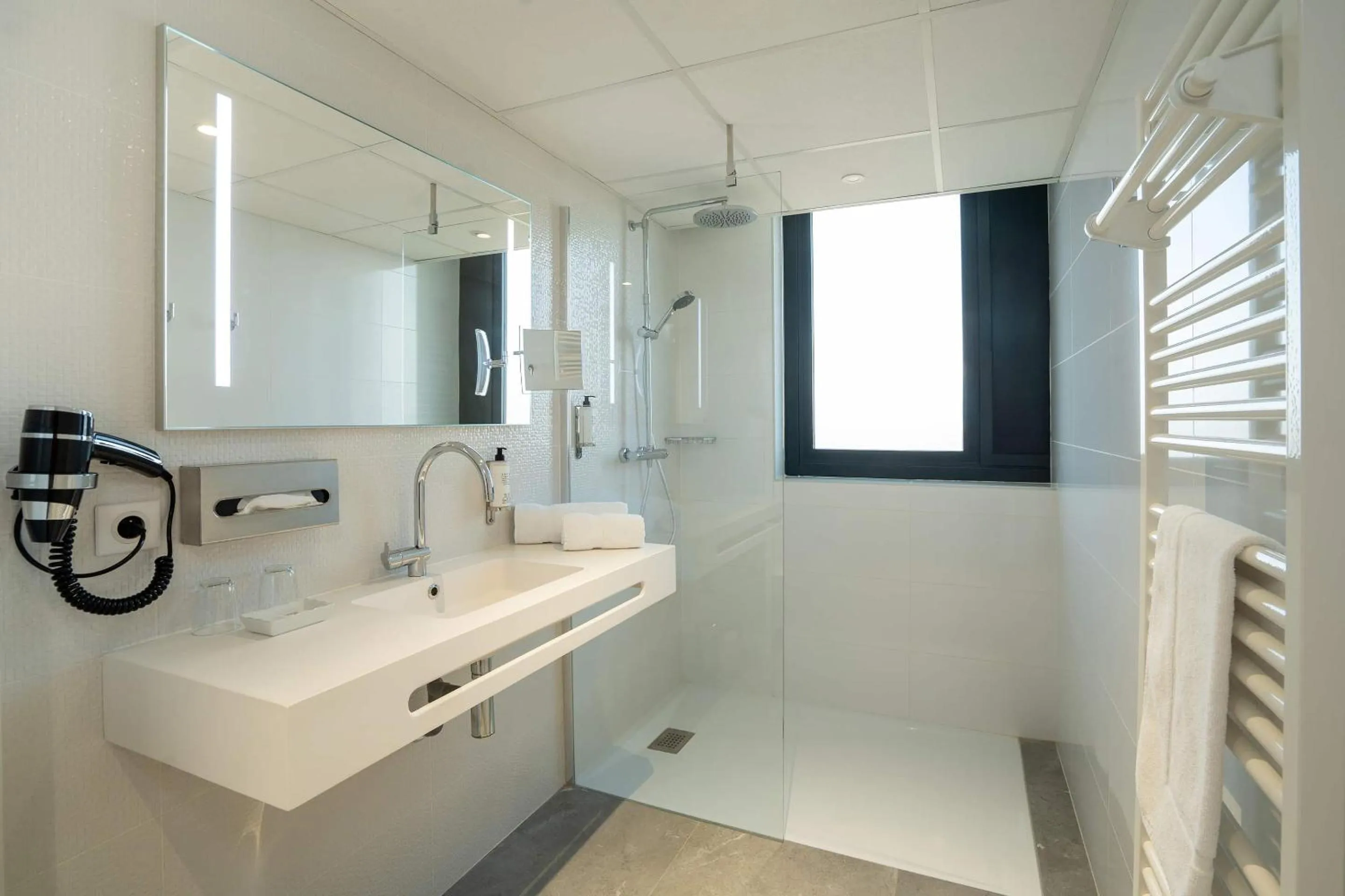 Bathroom in Best Western Hotel Le Quercy