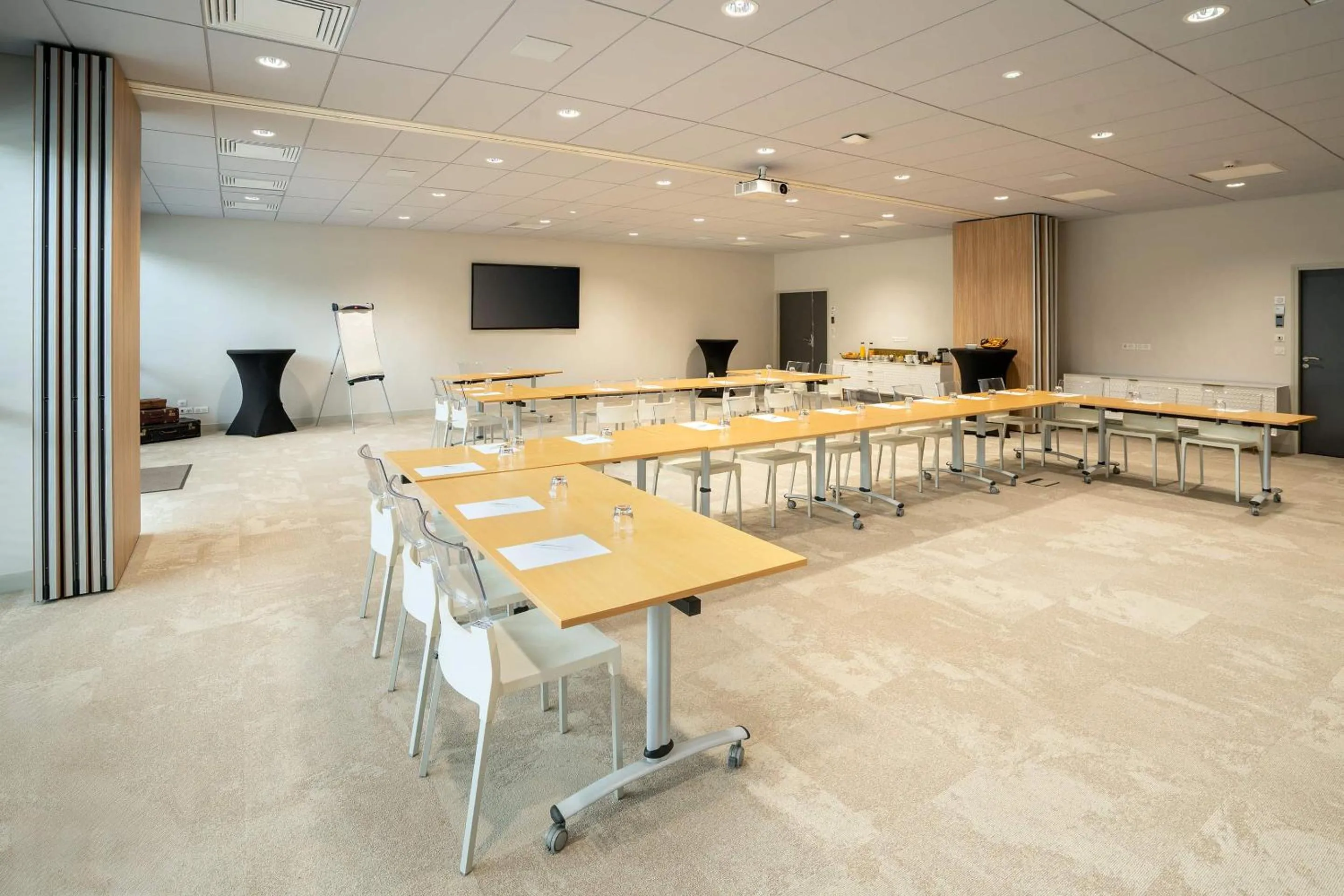 Seating area in Best Western Hotel Le Quercy