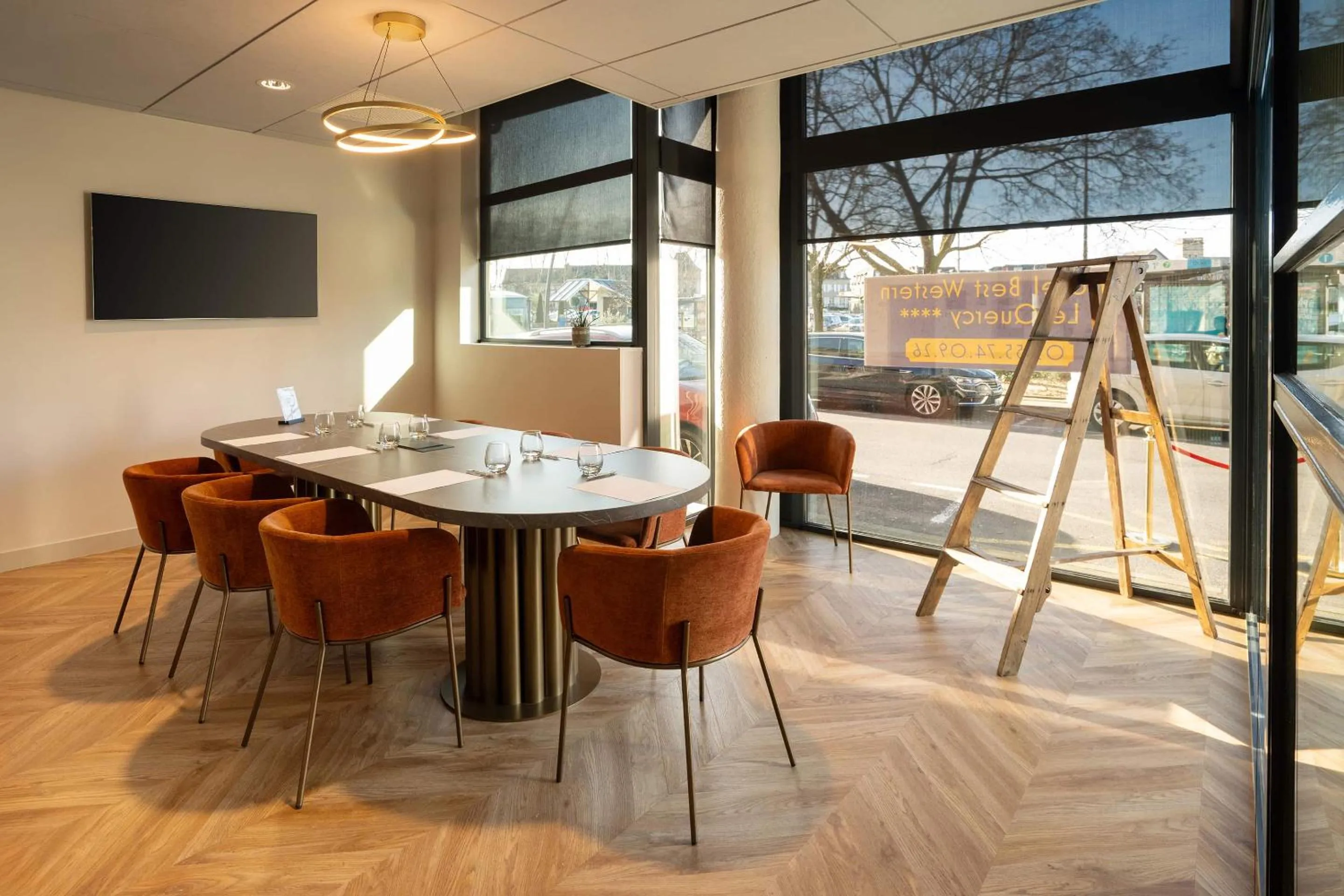 Seating area in Best Western Hotel Le Quercy