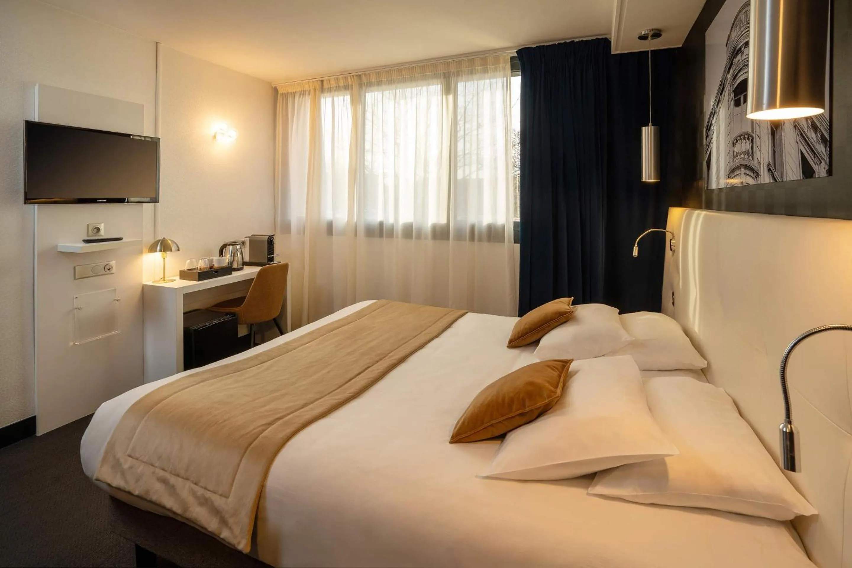 Bed in Best Western Hotel Le Quercy