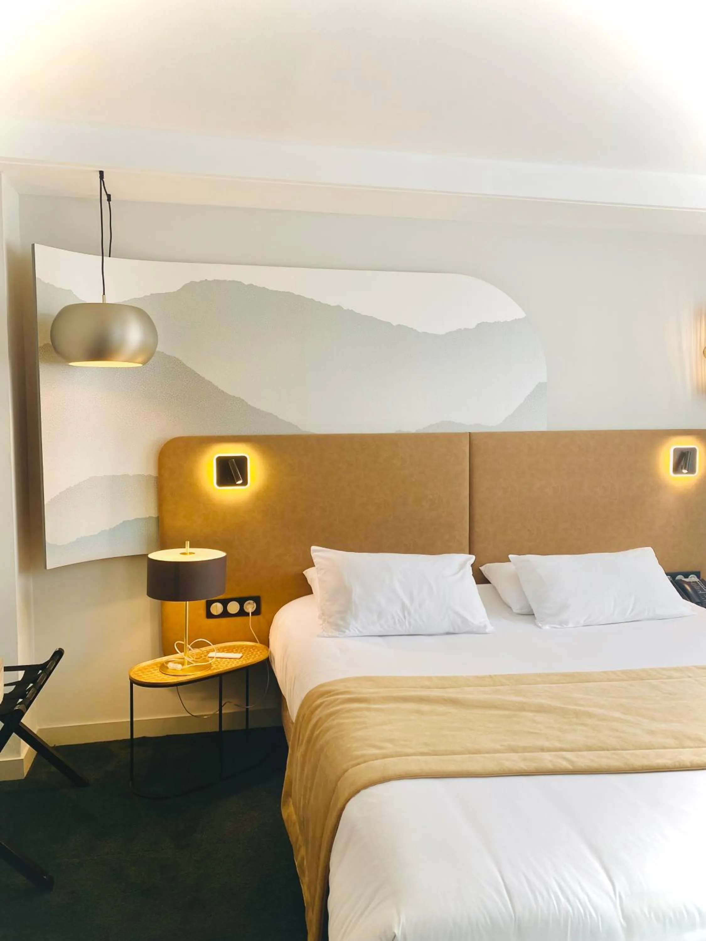 Bed in Best Western Hotel Le Quercy