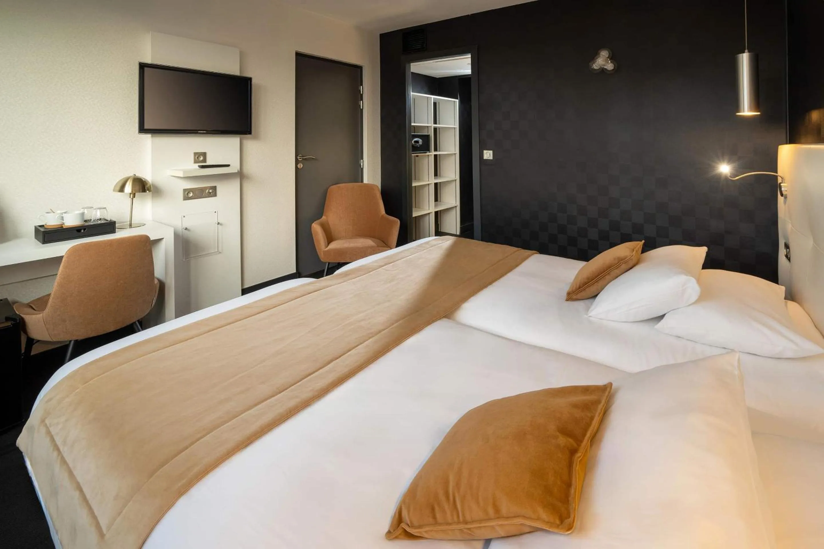 Bed in Best Western Hotel Le Quercy