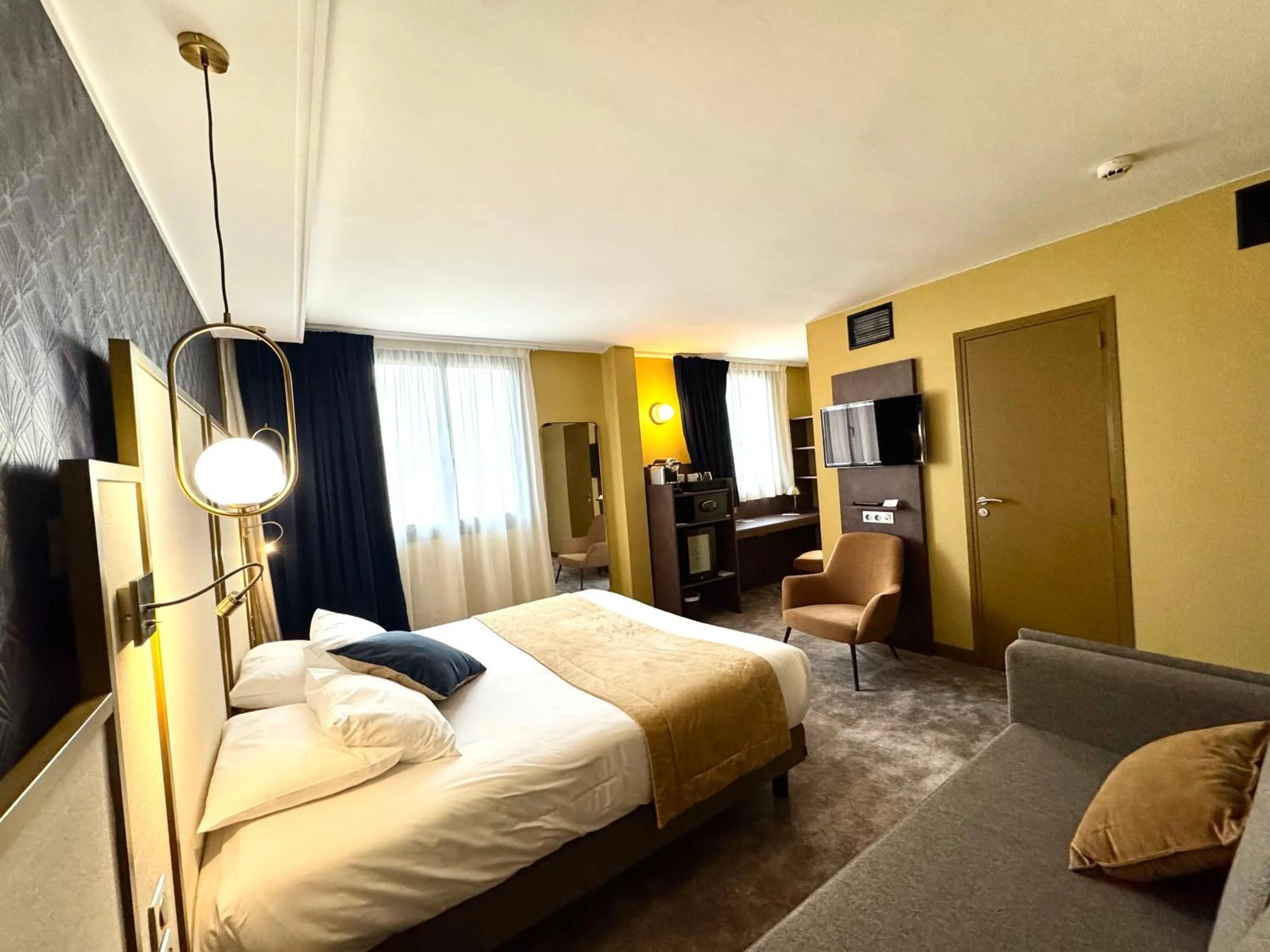 Photo of the whole room, Bed in Best Western Hotel Le Quercy