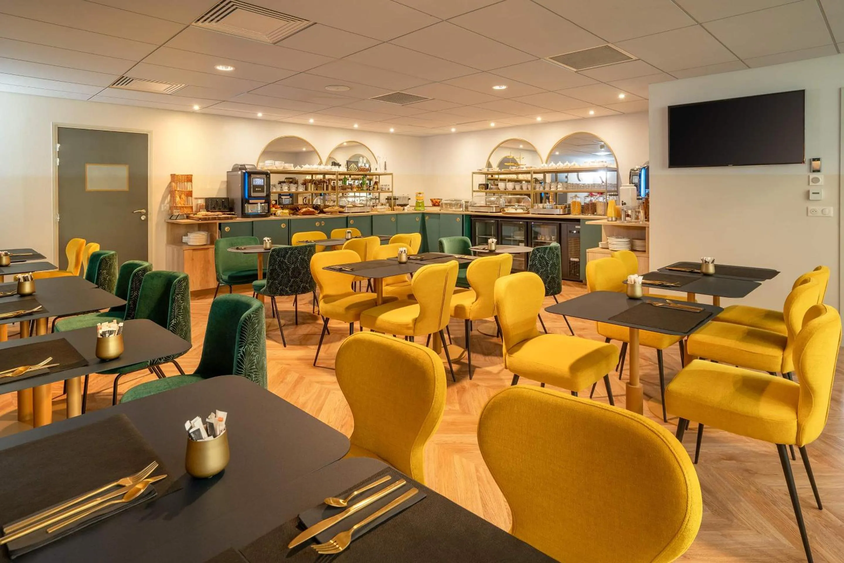 Breakfast in Best Western Hotel Le Quercy