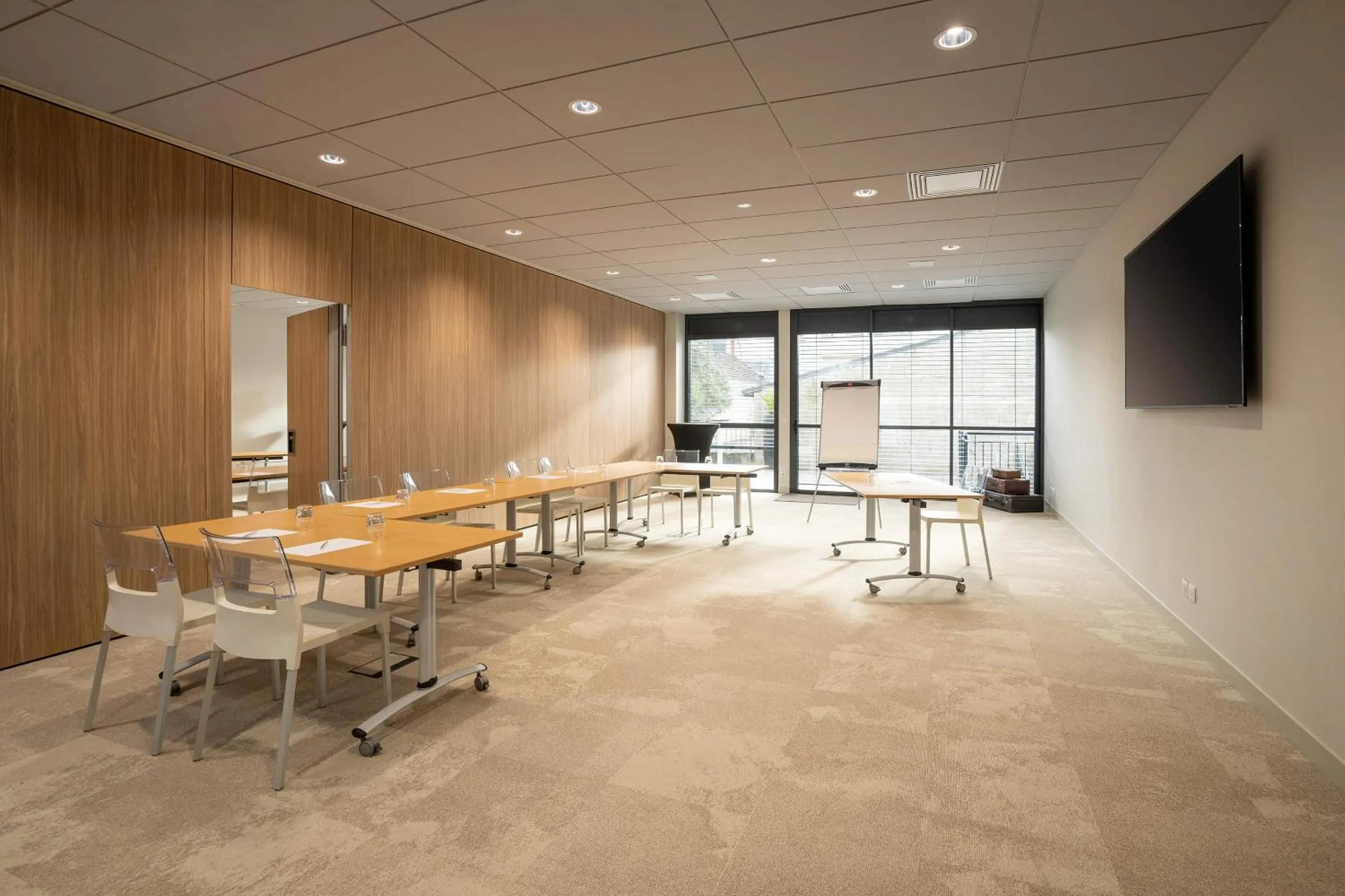 Seating area in Best Western Hotel Le Quercy