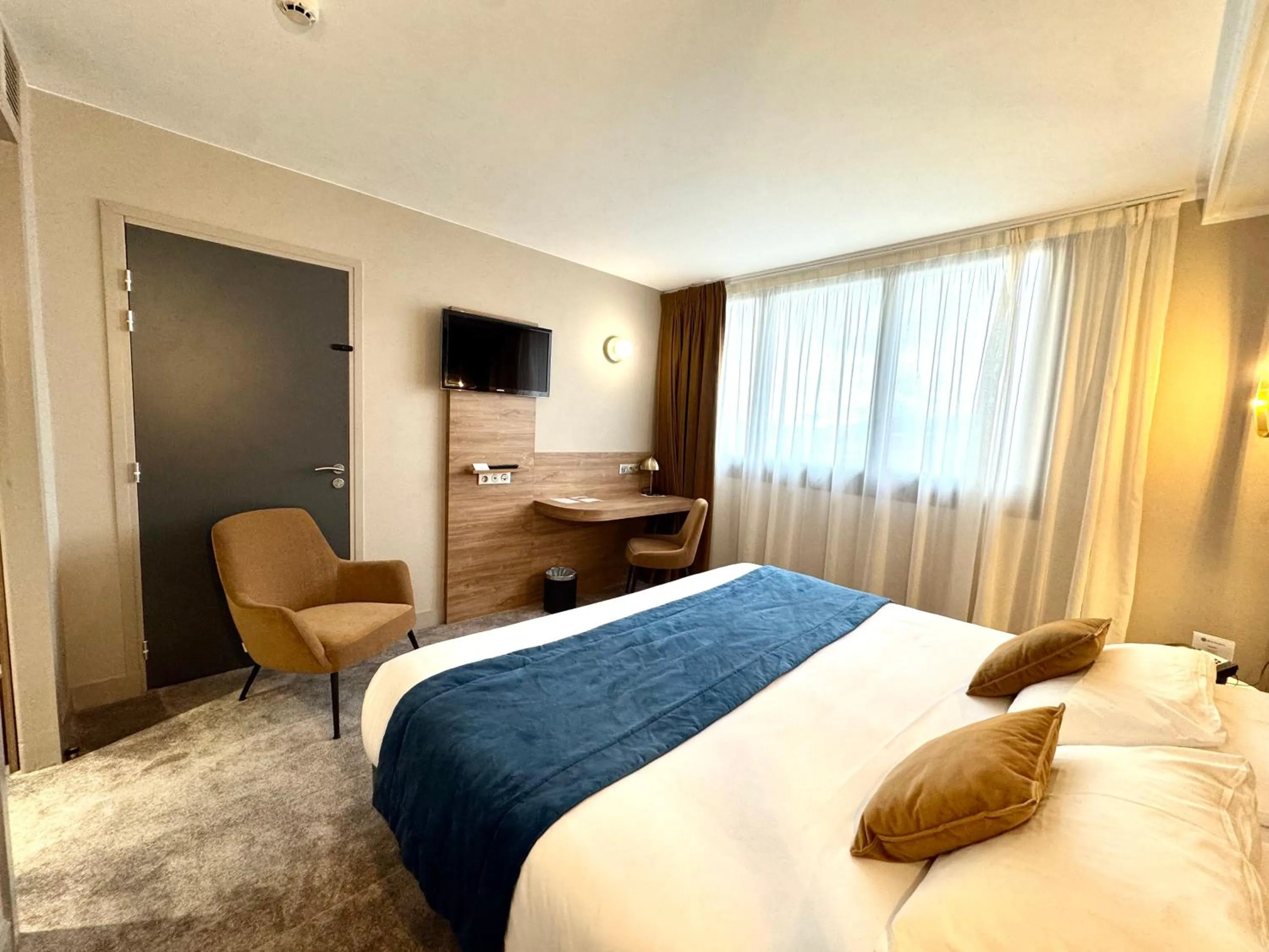 Photo of the whole room, Bed in Best Western Hotel Le Quercy