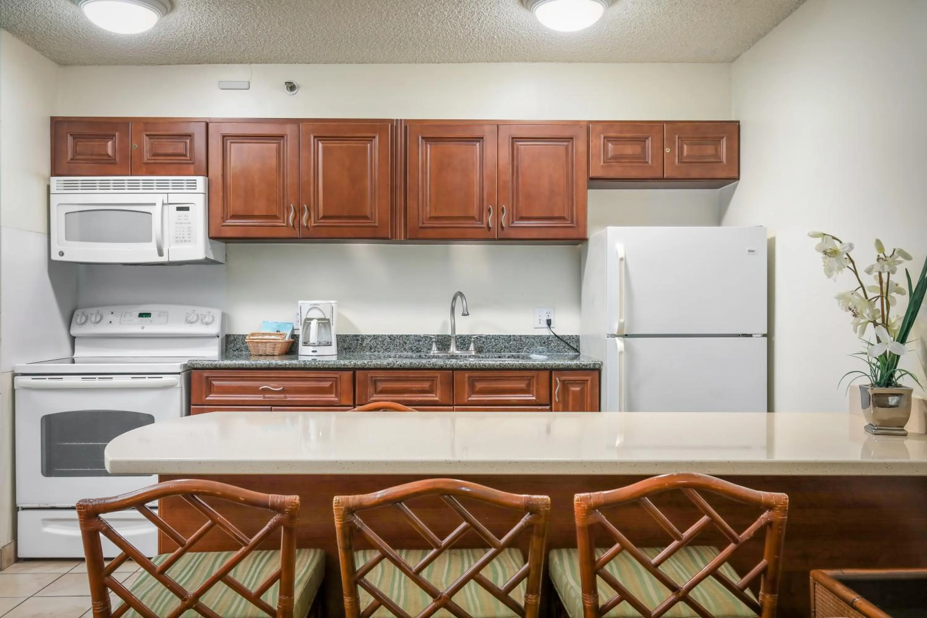 Kitchen or kitchenette in Aston at the Waikiki Banyan