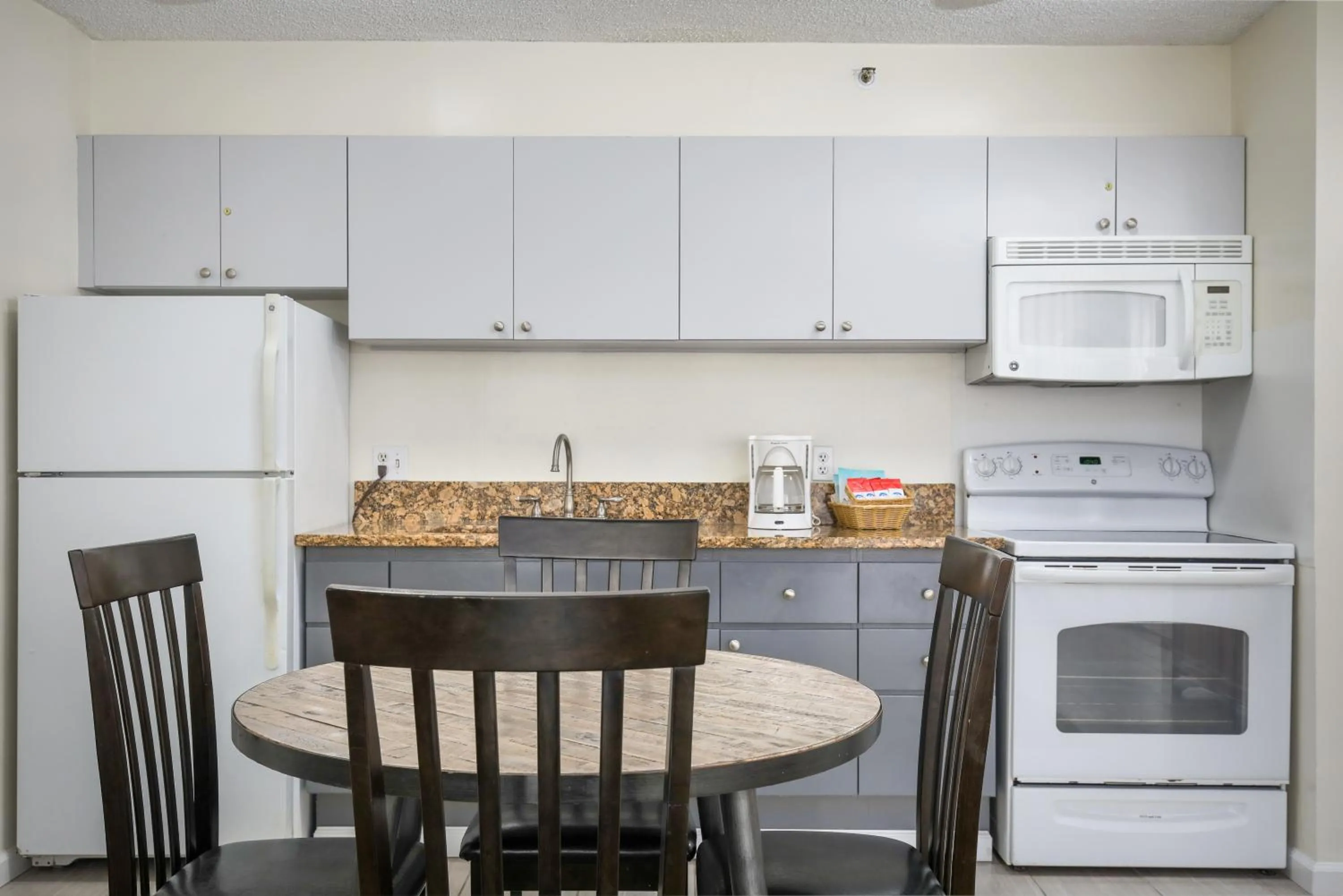 Kitchen or kitchenette in Aston at the Waikiki Banyan